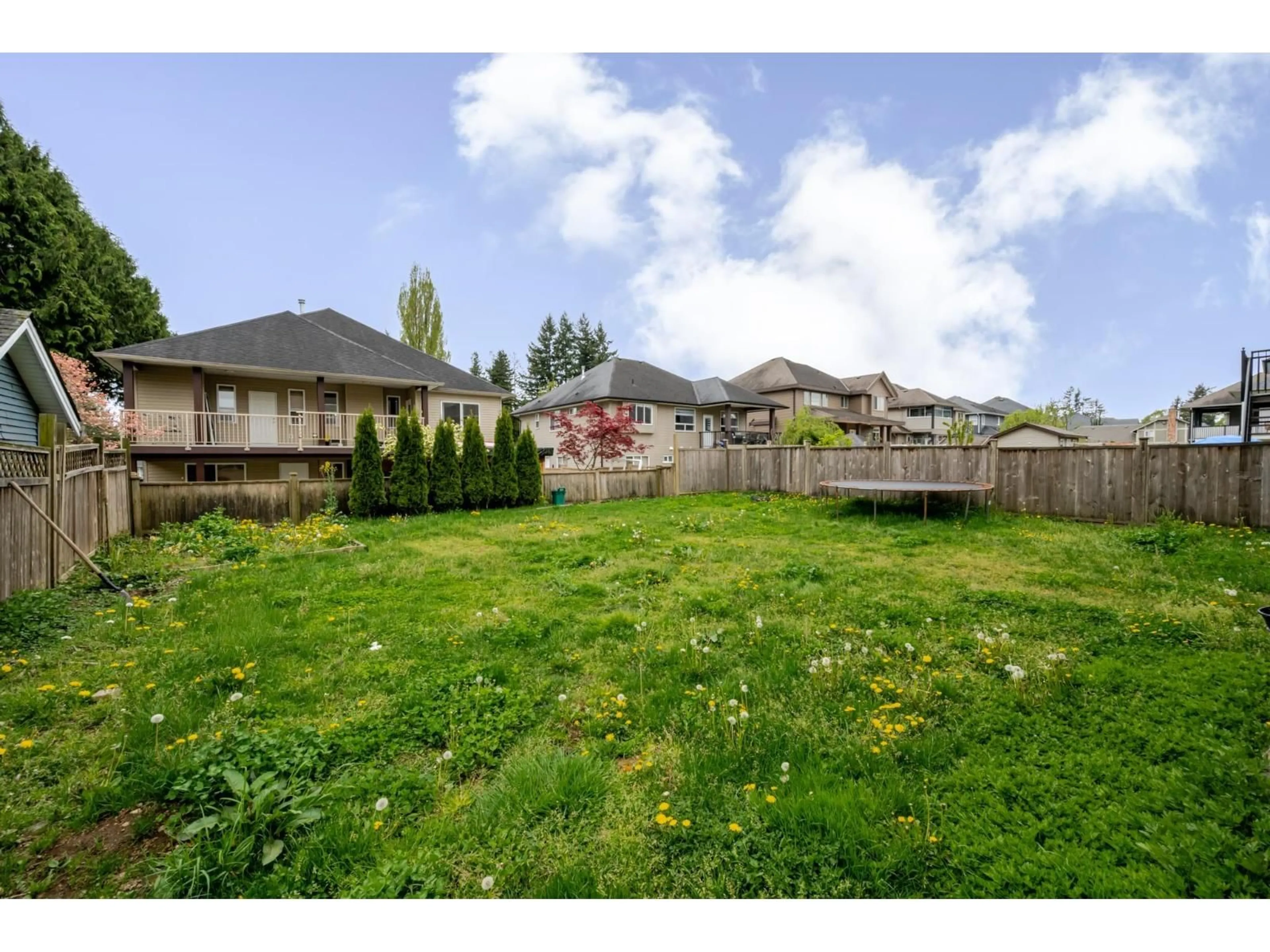 A pic from outside/outdoor area/front of a property/back of a property/a pic from drone, unknown for 2737 CARRIAGE COURT, Abbotsford British Columbia V4X0A3