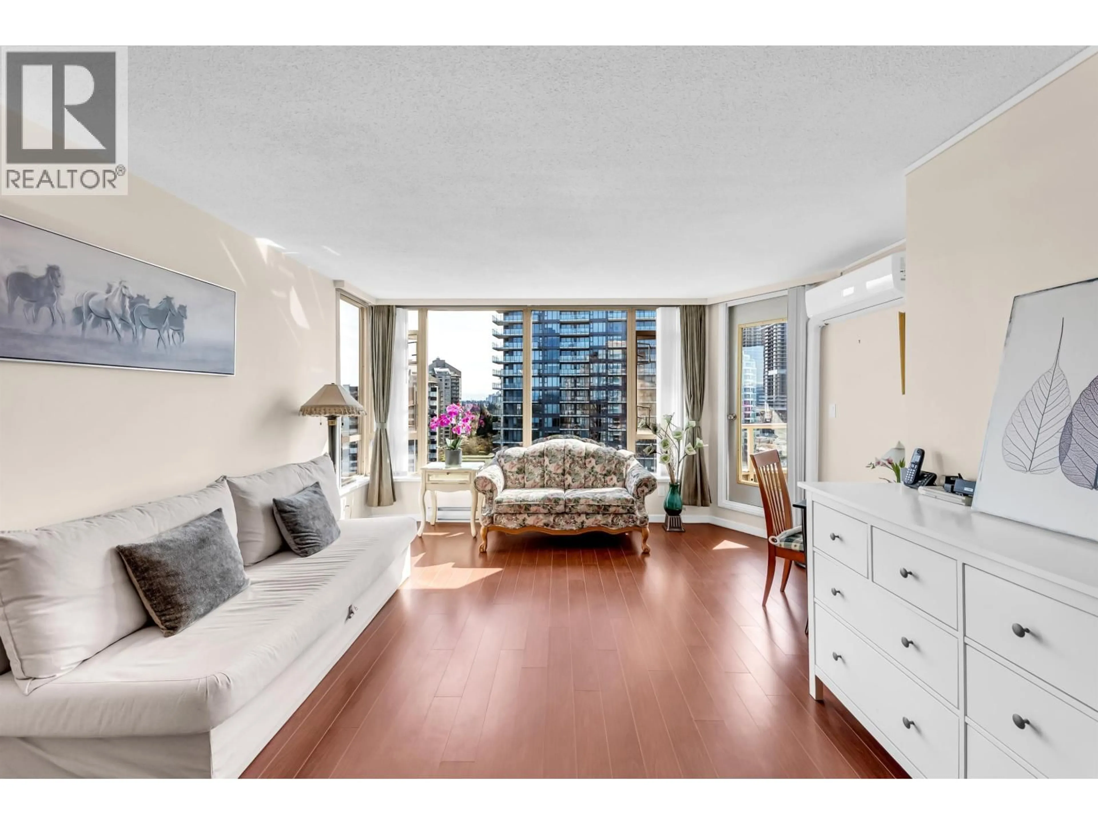 Living room with furniture, unknown for 1302 - 4689 HAZEL STREET, Burnaby British Columbia V5H4R6