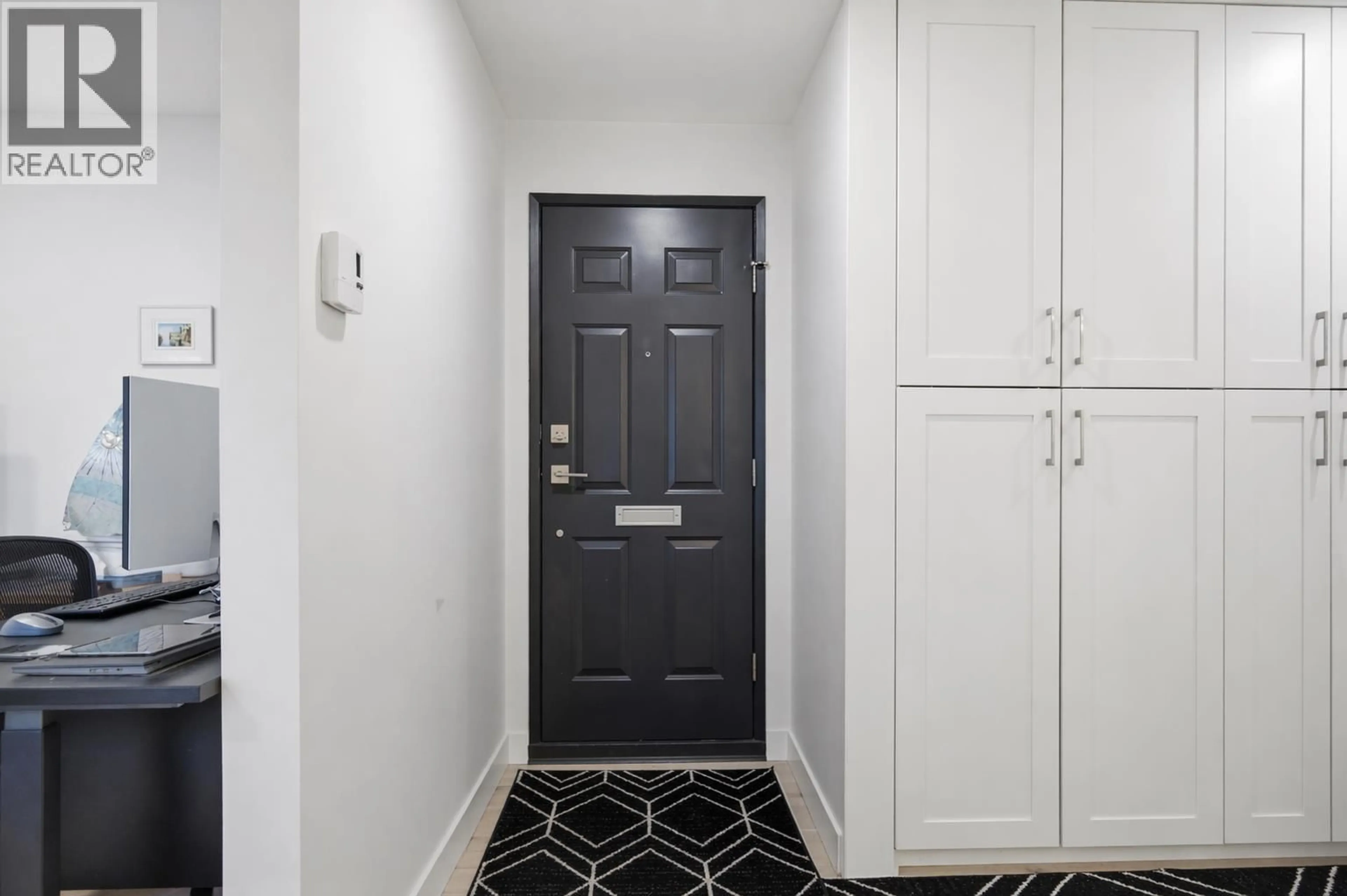 Indoor entryway for 1326 7TH AVENUE, Vancouver British Columbia V6H3W5