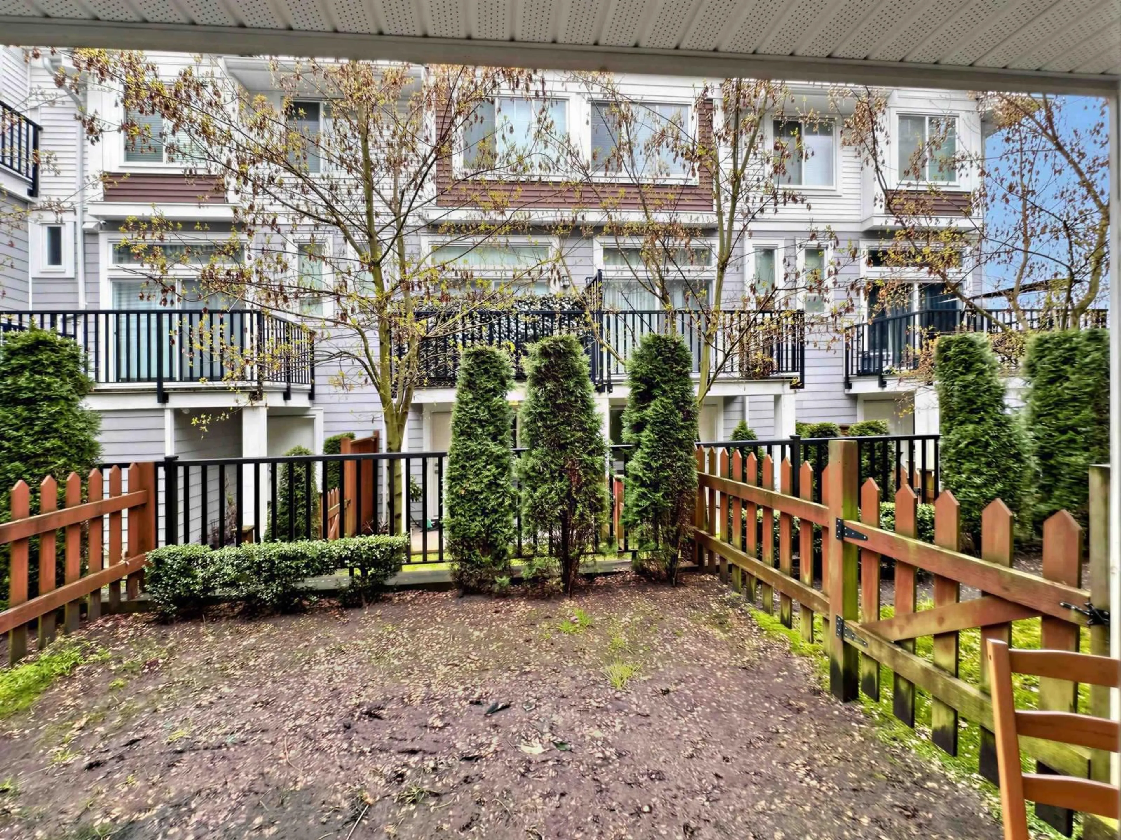 Patio, unknown for 32 - 2528 156 STREET, Surrey British Columbia V4P0E7