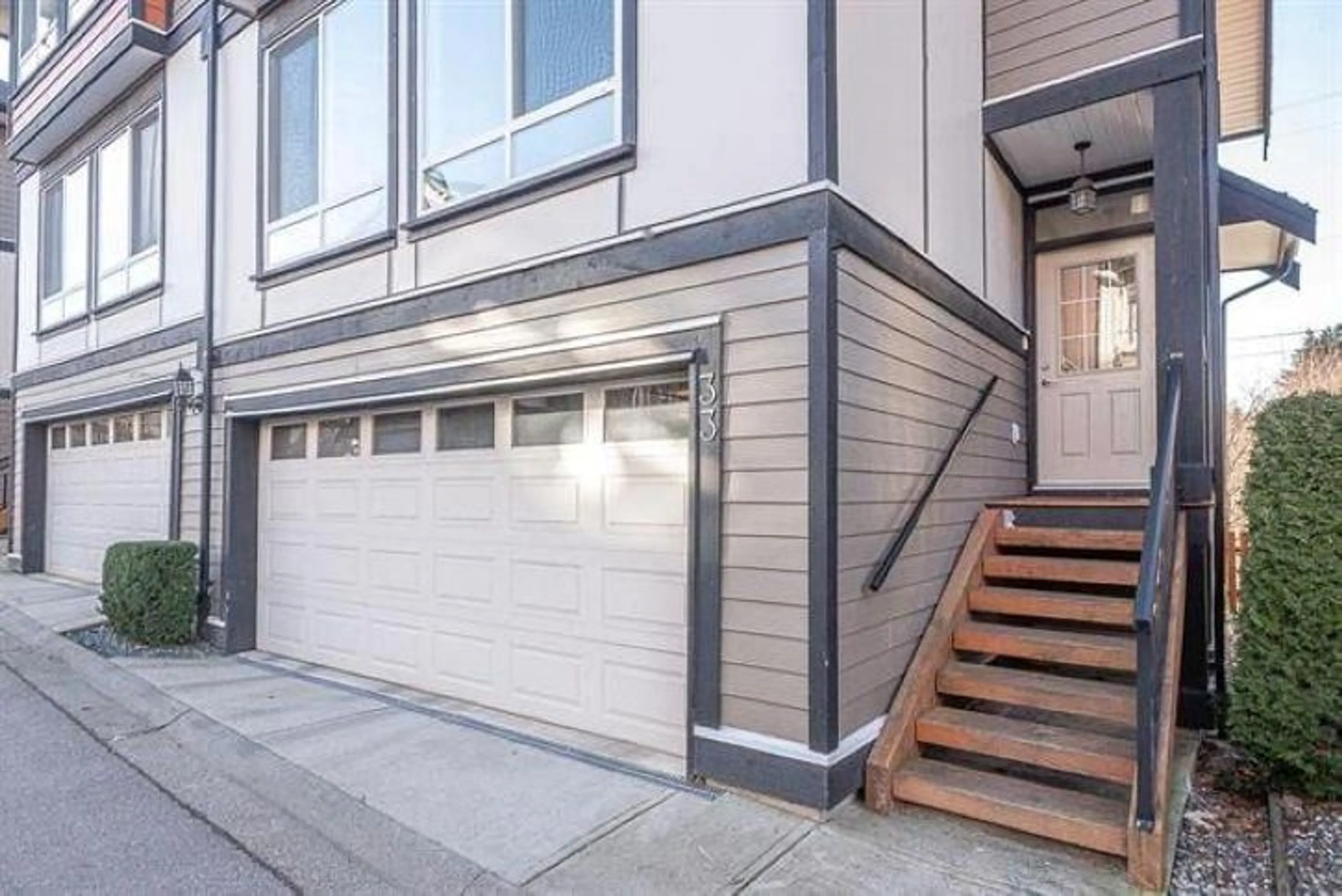 Home with vinyl exterior material, street for 33 - 6378 142 STREET, Surrey British Columbia V3X1B8