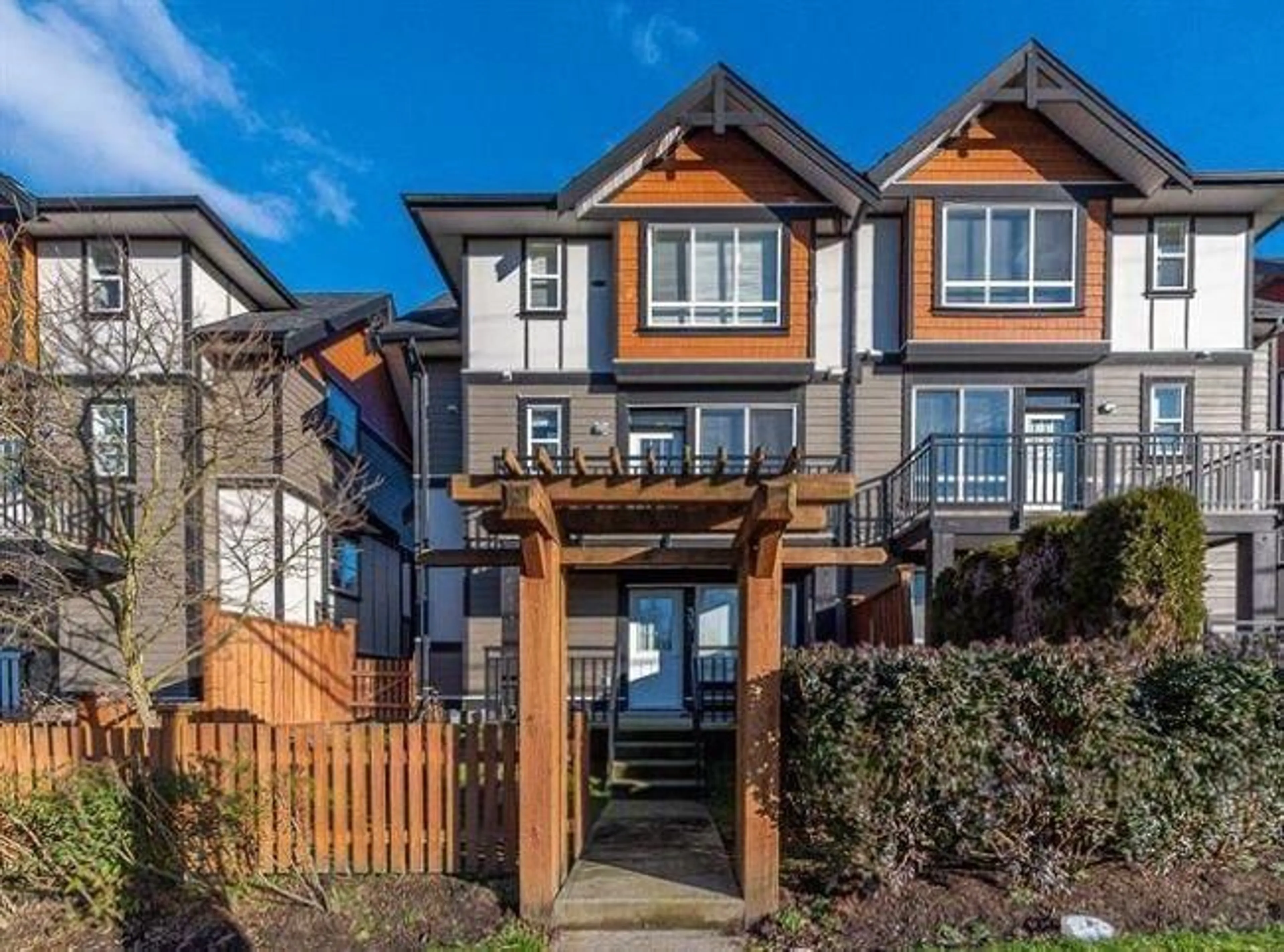 Unknown for 33 - 6378 142 STREET, Surrey British Columbia V3X1B8