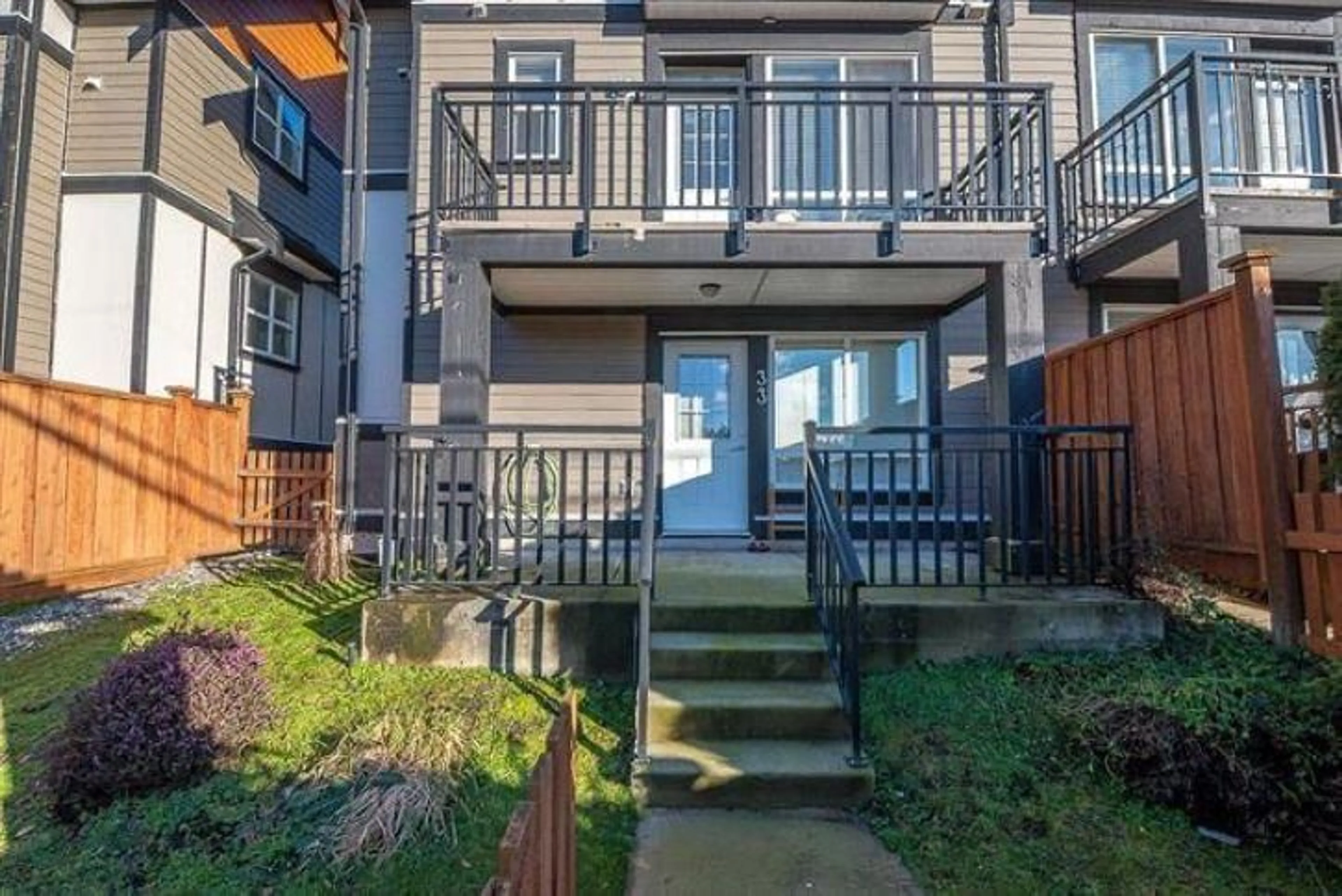 Patio, street for 33 - 6378 142 STREET, Surrey British Columbia V3X1B8
