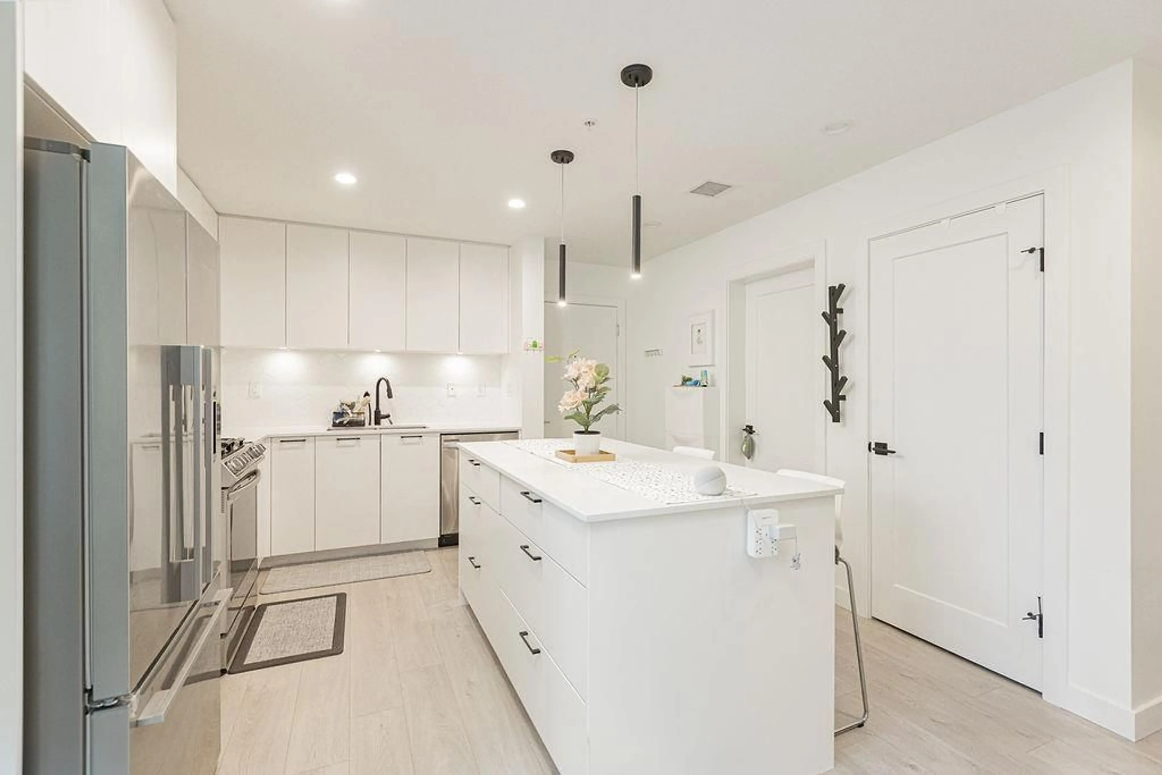 Contemporary kitchen, ceramic/tile floor for 107 - 8379 201 STREET, Langley British Columbia V2Y3S6