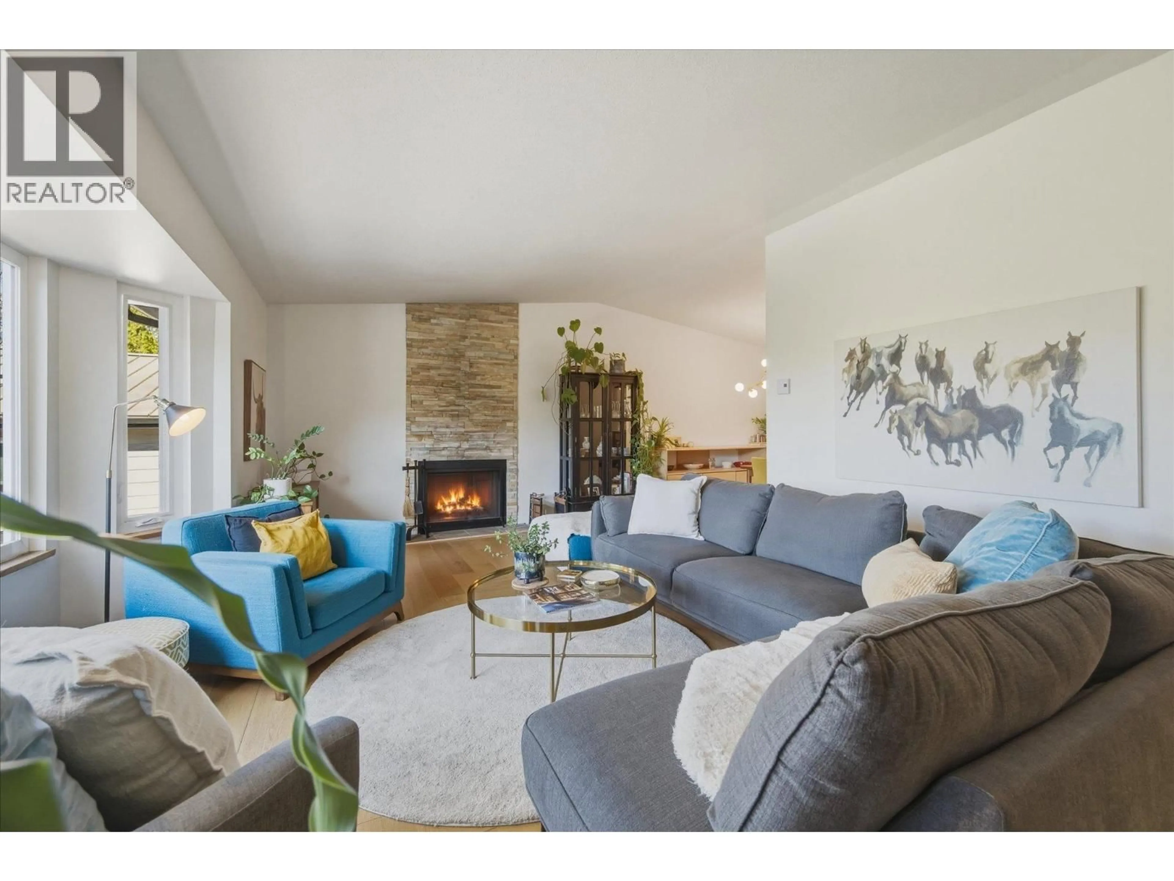 Living room with furniture, unknown for 2640 RHUM & EIGG DRIVE, Squamish British Columbia V8B0G1