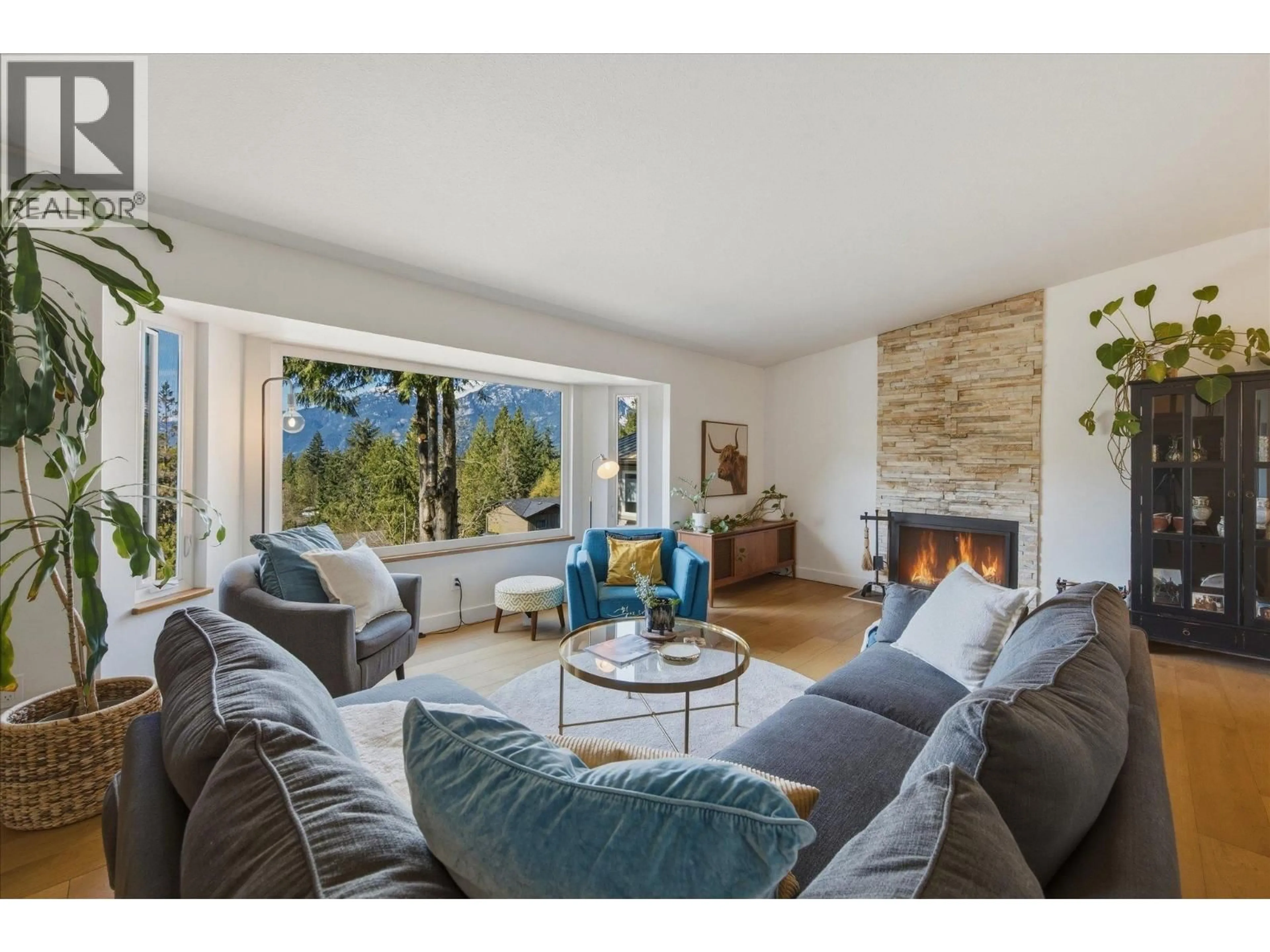 Living room with furniture, unknown for 2640 RHUM & EIGG DRIVE, Squamish British Columbia V8B0G1