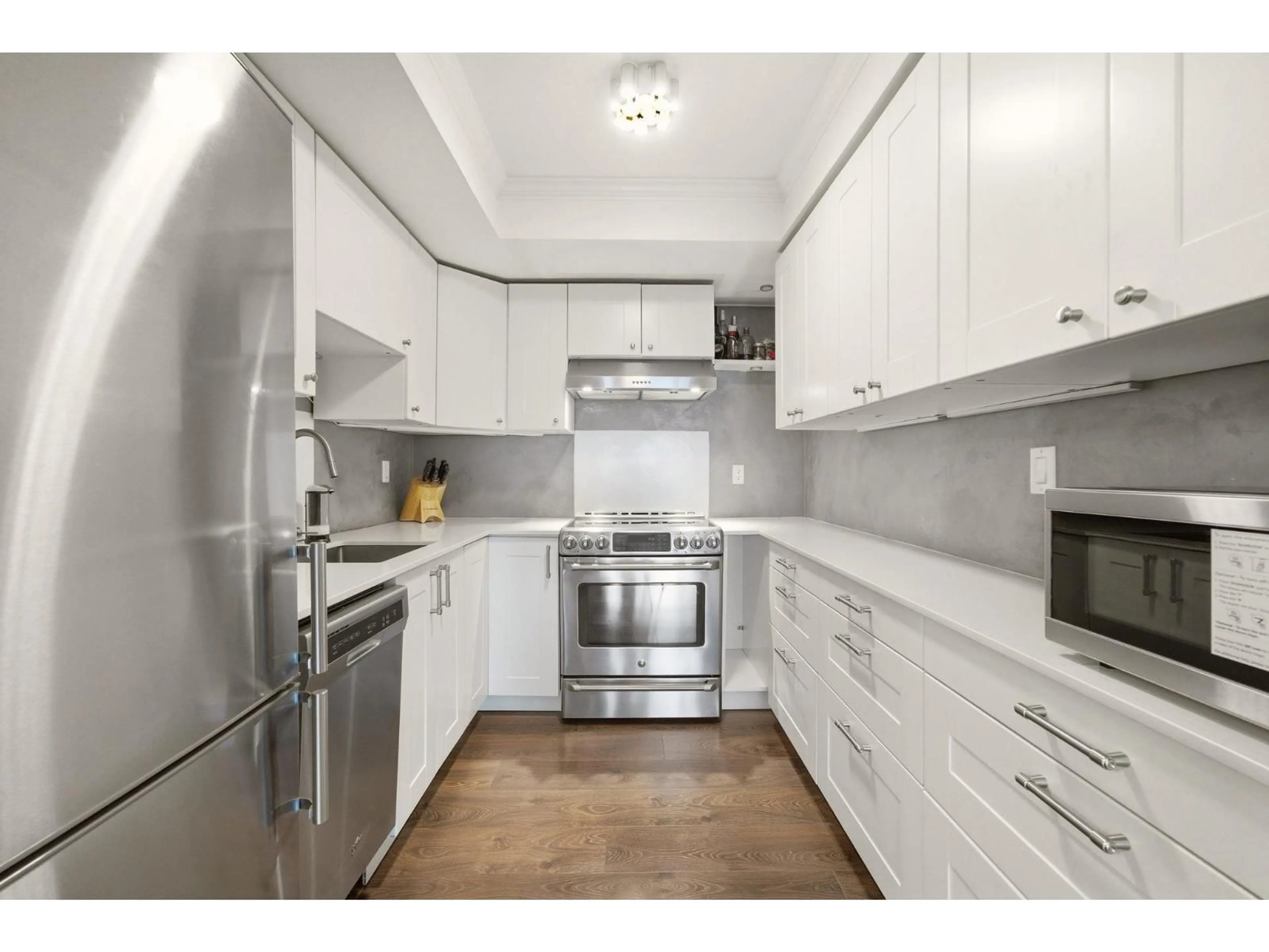 Standard kitchen, unknown for 301 - 1381 MARTIN STREET, White Rock British Columbia V4B3W6