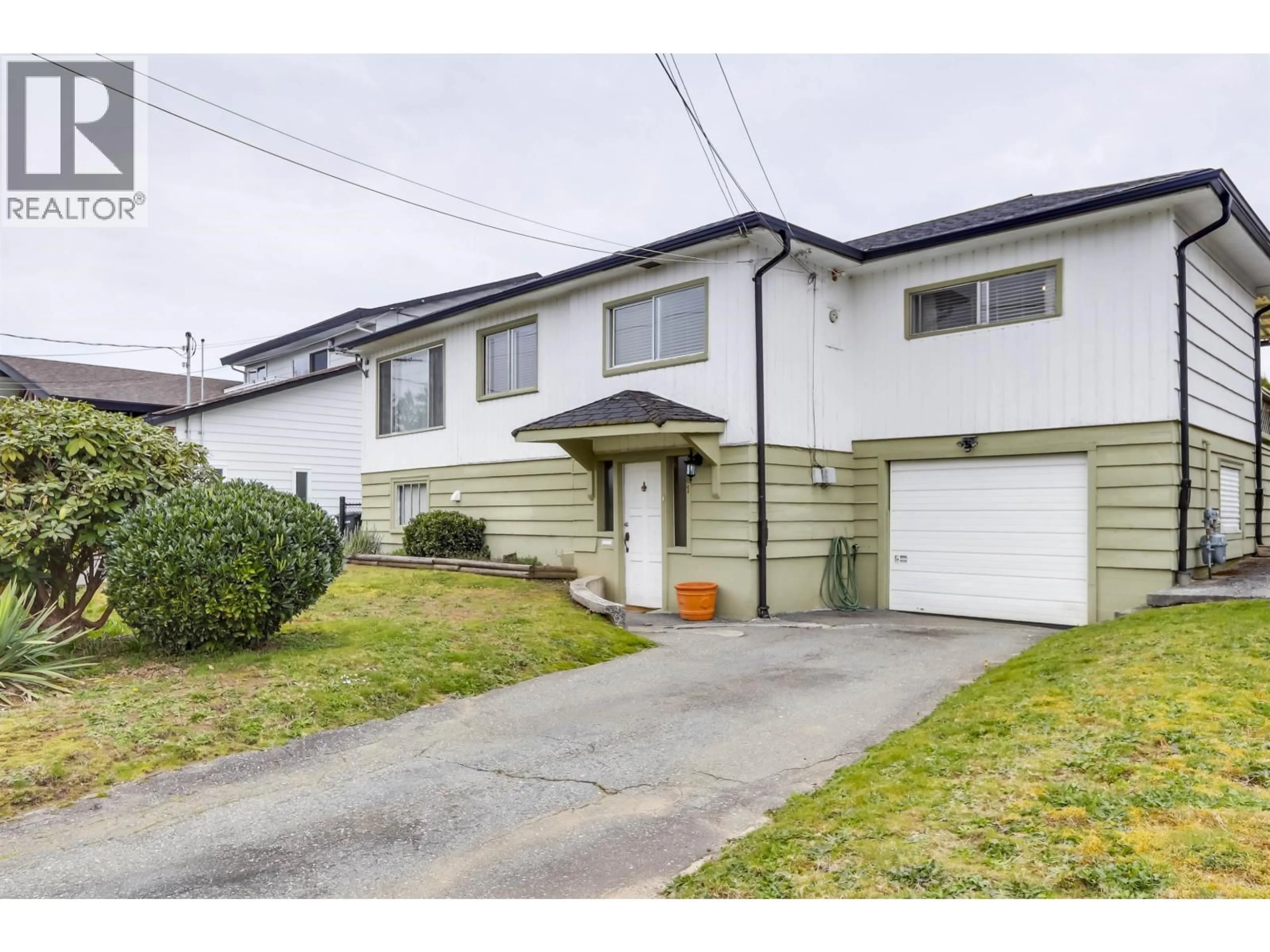 A pic from outside/outdoor area/front of a property/back of a property/a pic from drone, street for 7181 HALIFAX STREET, Burnaby British Columbia V5A1M1