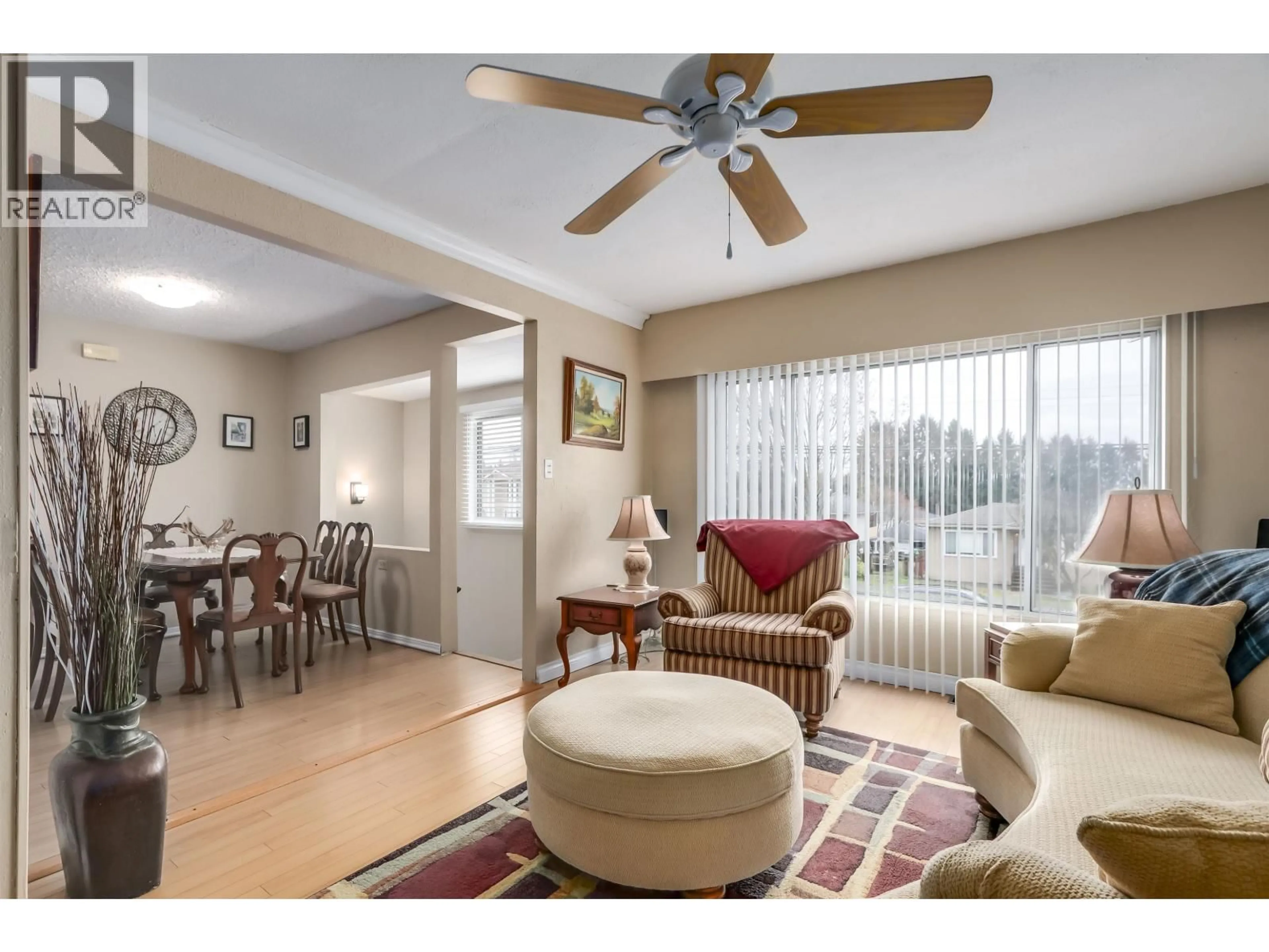 Living room with furniture, unknown for 7181 HALIFAX STREET, Burnaby British Columbia V5A1M1