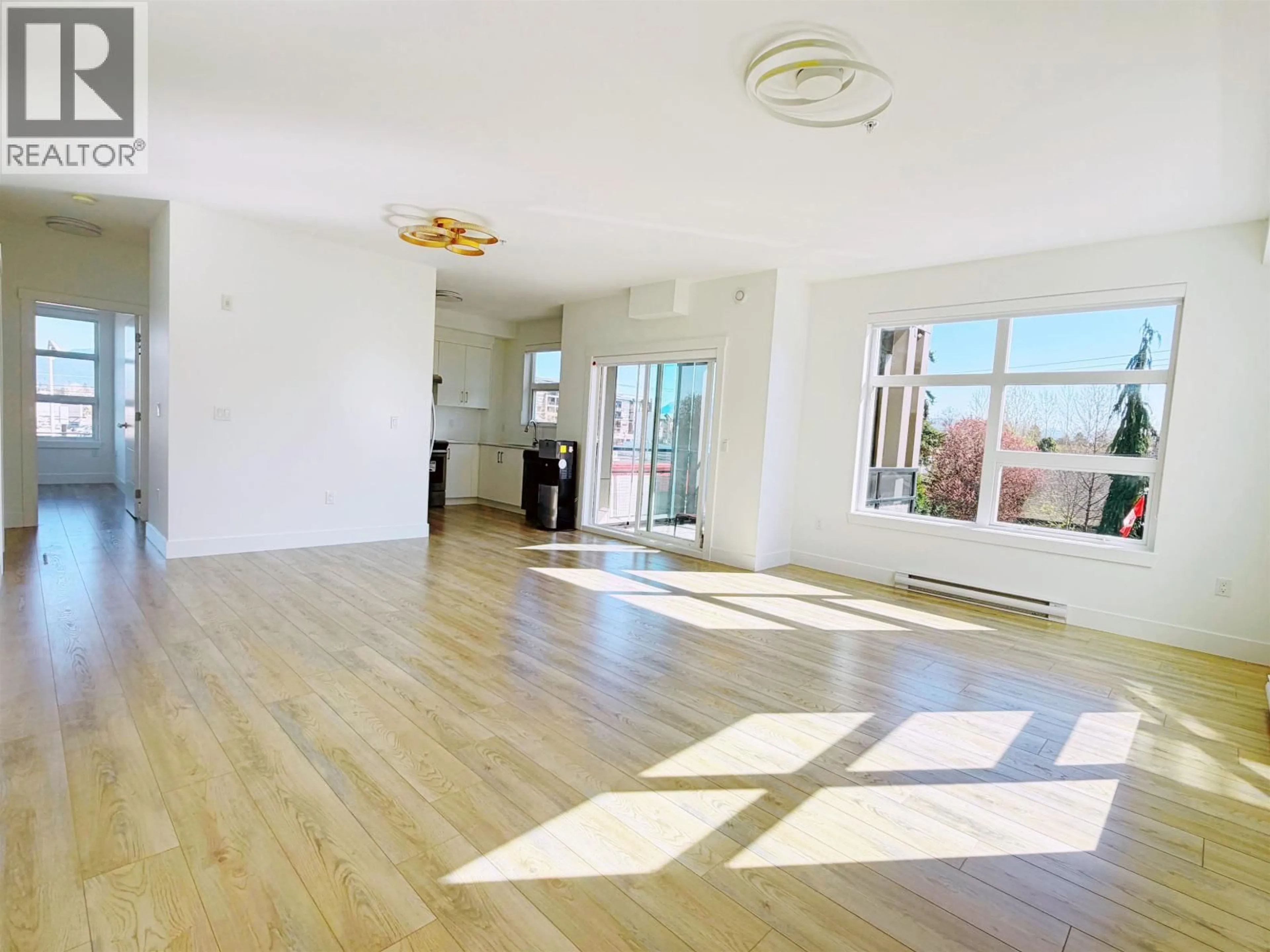 A pic of a room for 303 - 22577 ROYAL CRESCENT, Maple Ridge British Columbia V2X2M2