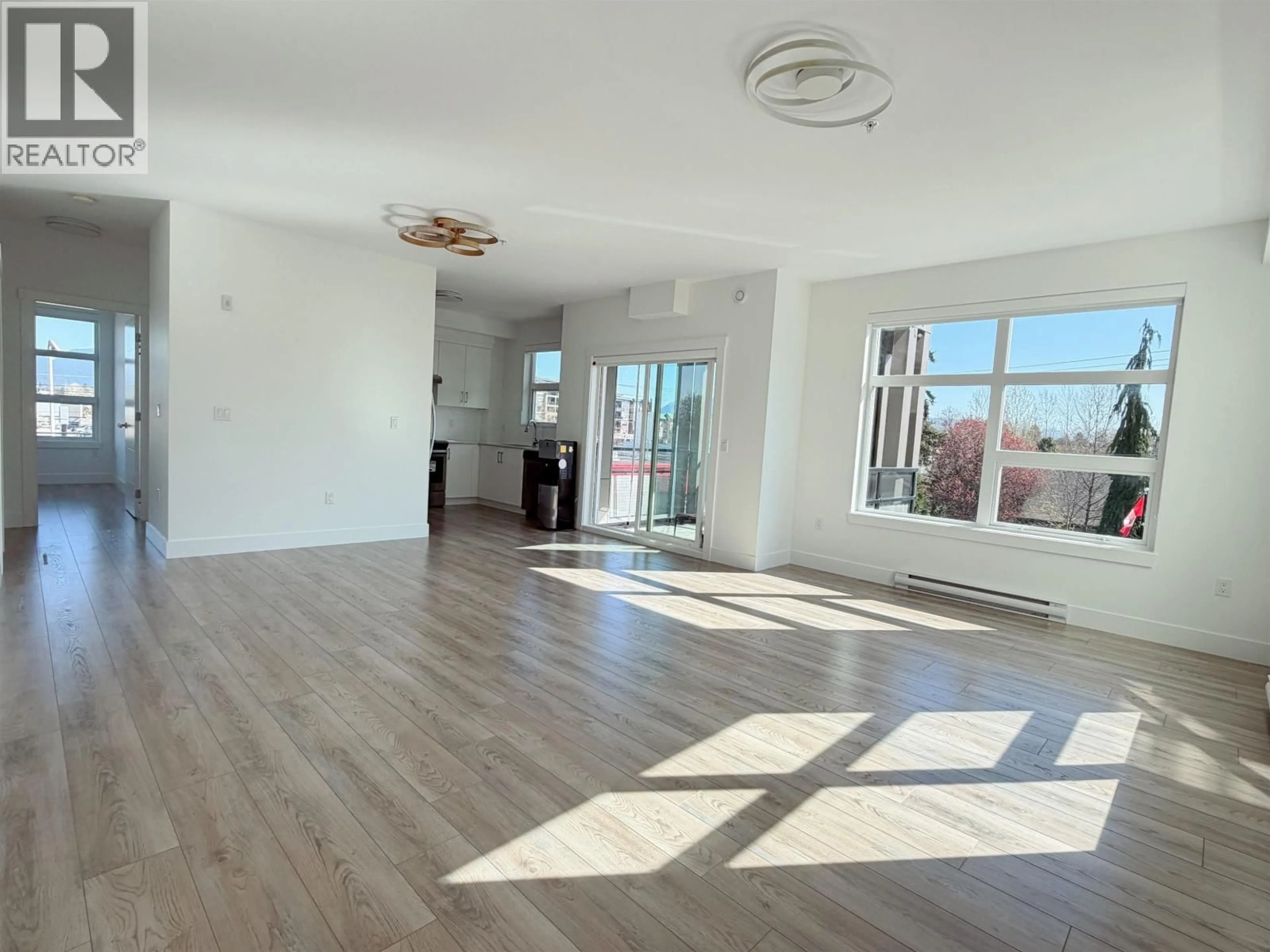 A pic of a room for 303 - 22577 ROYAL CRESCENT, Maple Ridge British Columbia V2X2M2