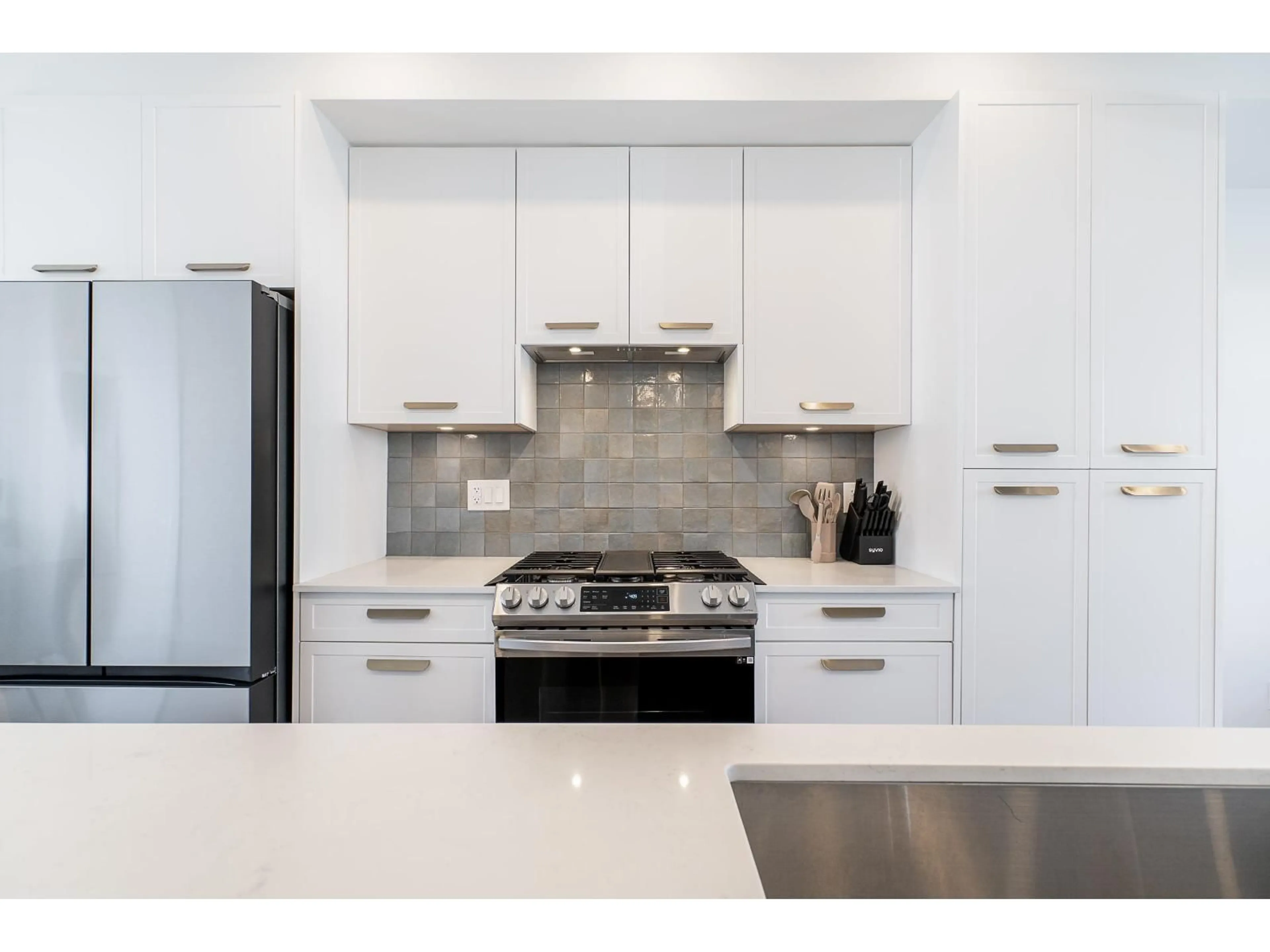 Contemporary kitchen, ceramic/tile floor for 45 - 20680 76B AVENUE, Langley British Columbia V2Y4L2