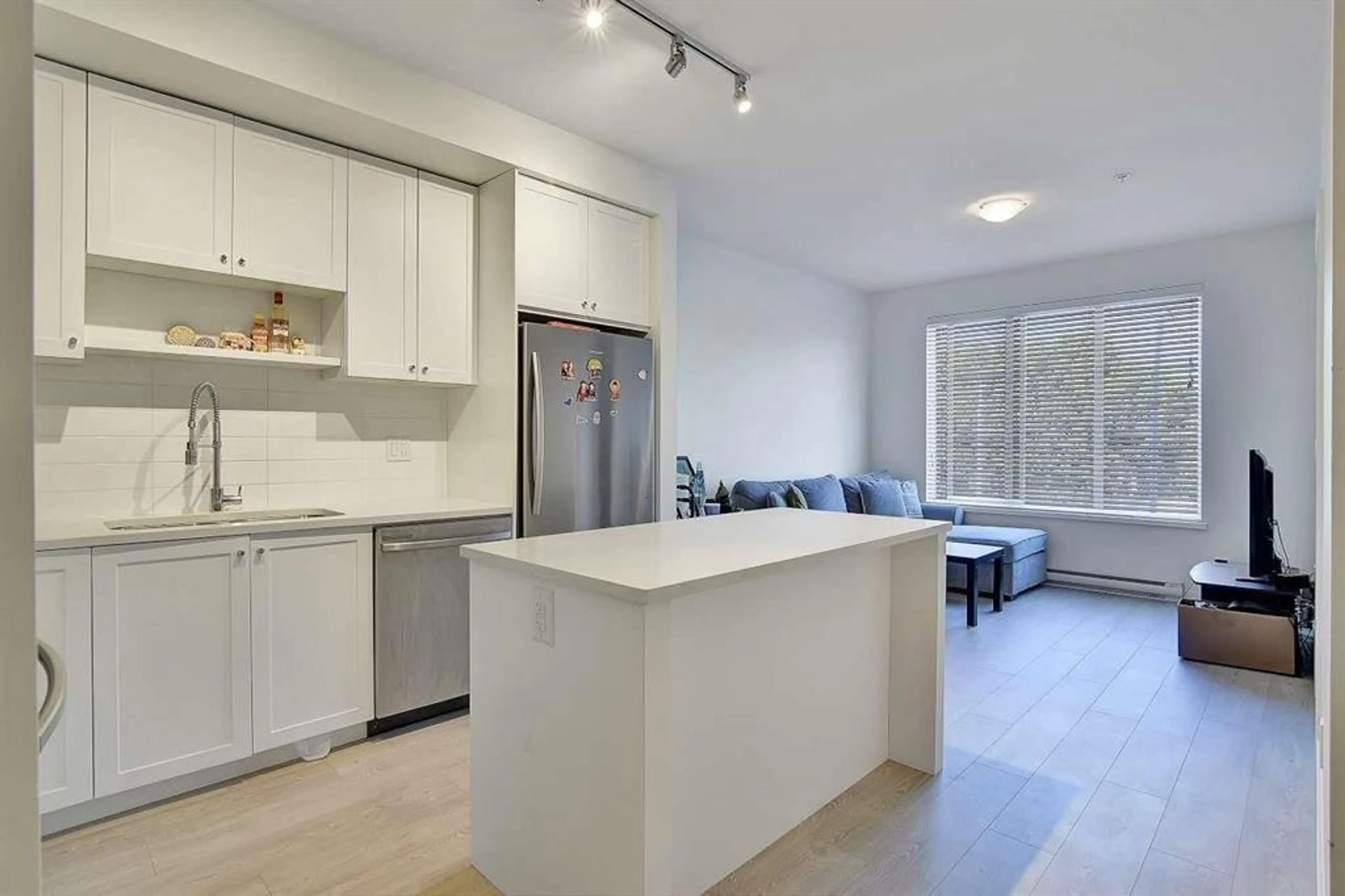 Open concept kitchen, unknown for 206 - 13623 81A AVENUE, Surrey British Columbia V3W3N7
