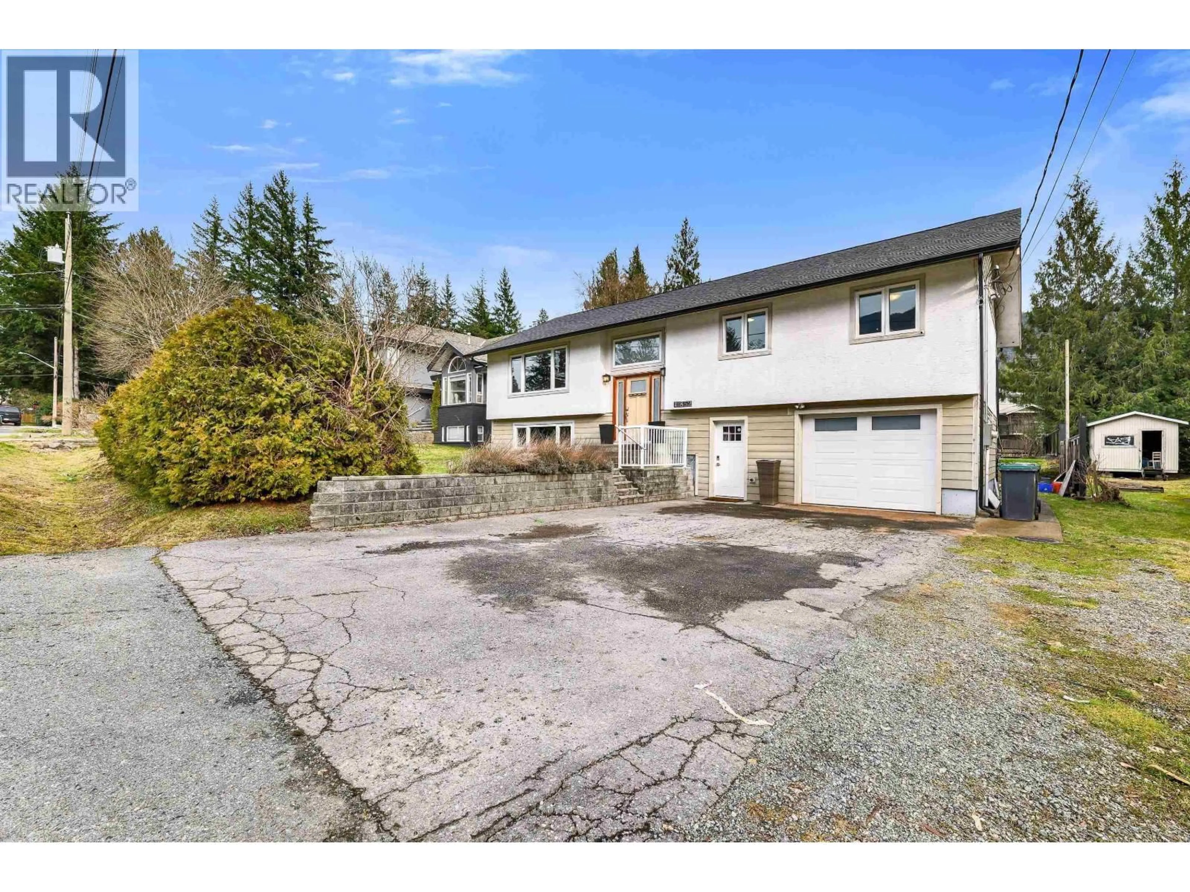 A pic from outside/outdoor area/front of a property/back of a property/a pic from drone, street for 41852 FAITH ROAD, Brackendale British Columbia V0N1H0