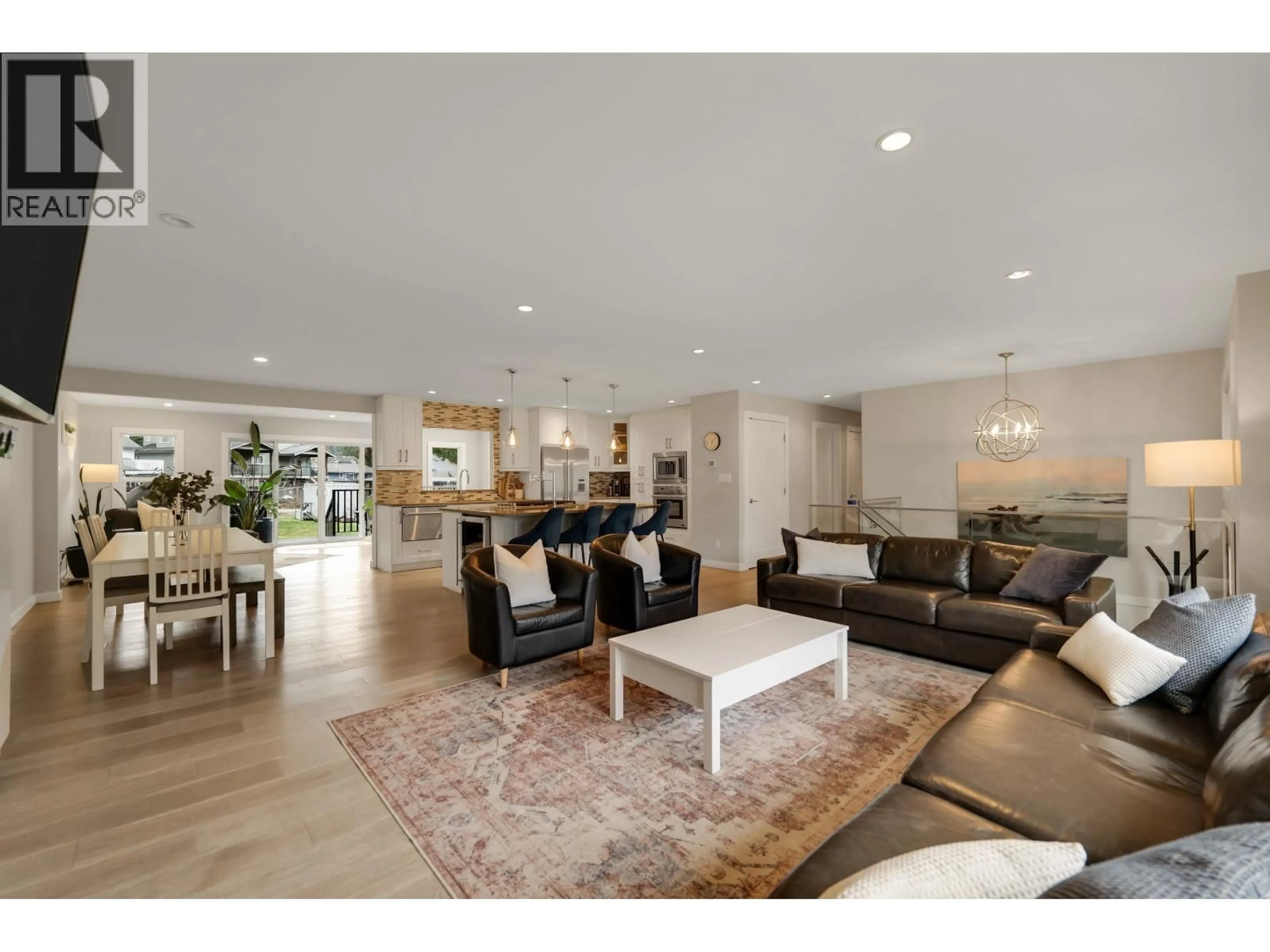 Living room with furniture, unknown for 41852 FAITH ROAD, Brackendale British Columbia V0N1H0