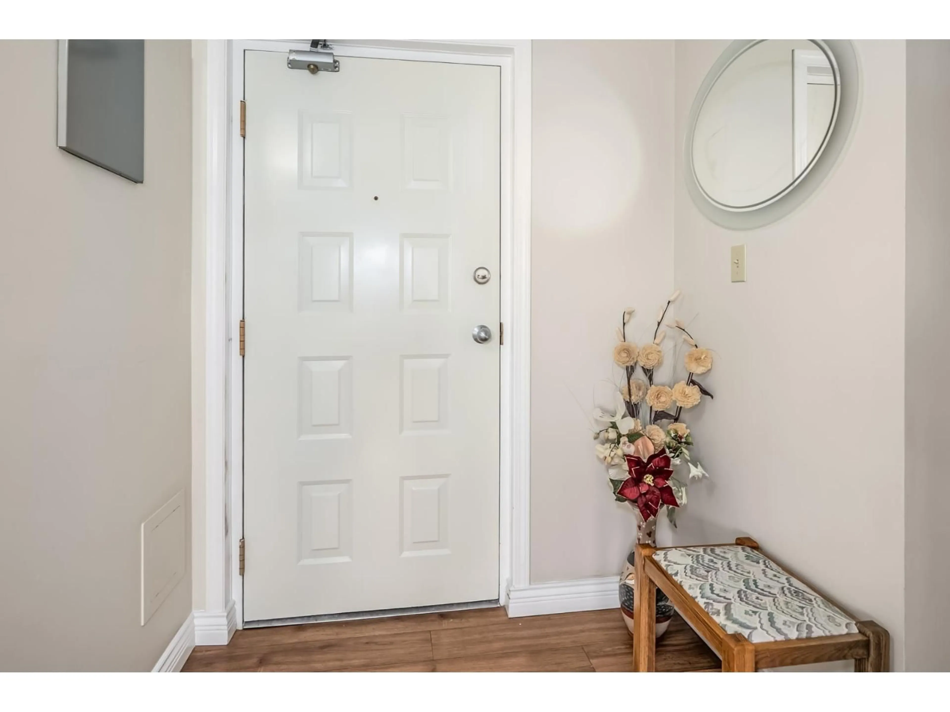 Indoor entryway for 707 - 31955 OLD YALE ROAD, Abbotsford British Columbia V2T4N1