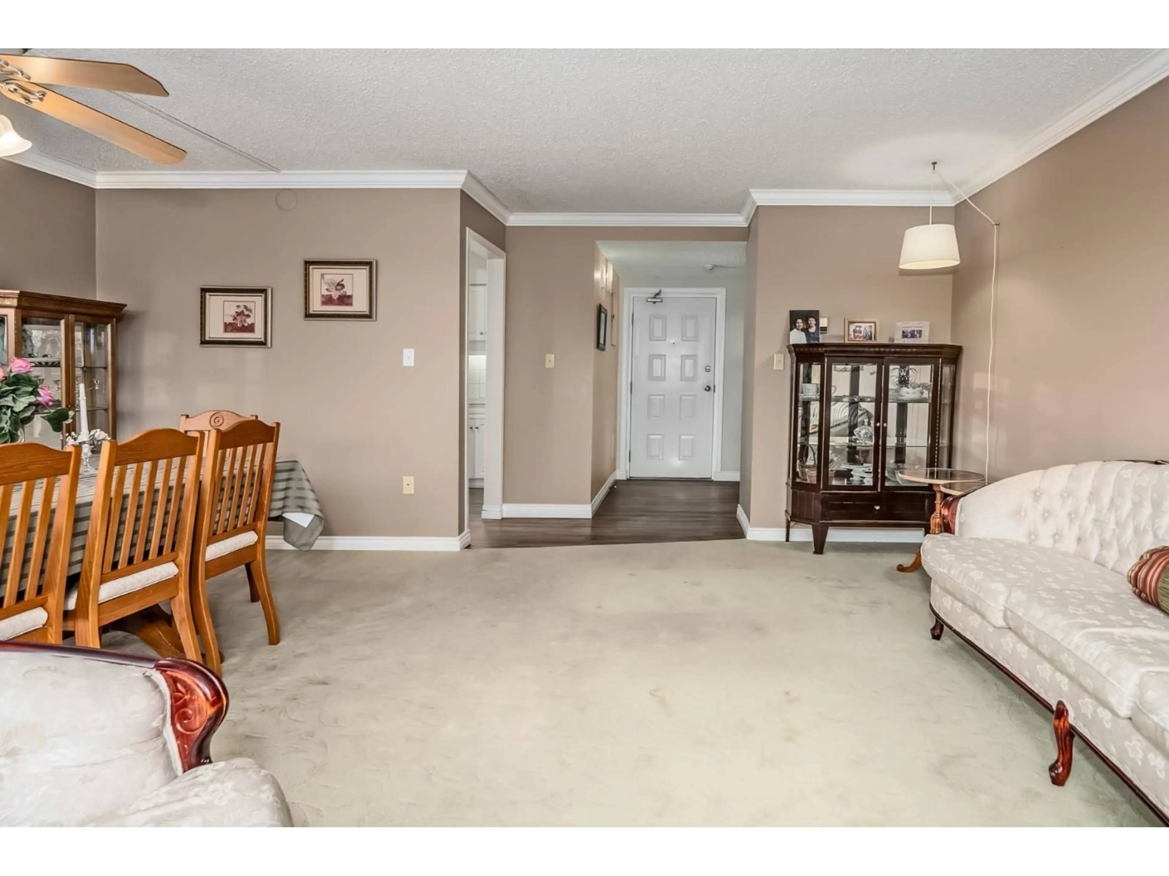 Indoor foyer for 707 - 31955 OLD YALE ROAD, Abbotsford British Columbia V2T4N1