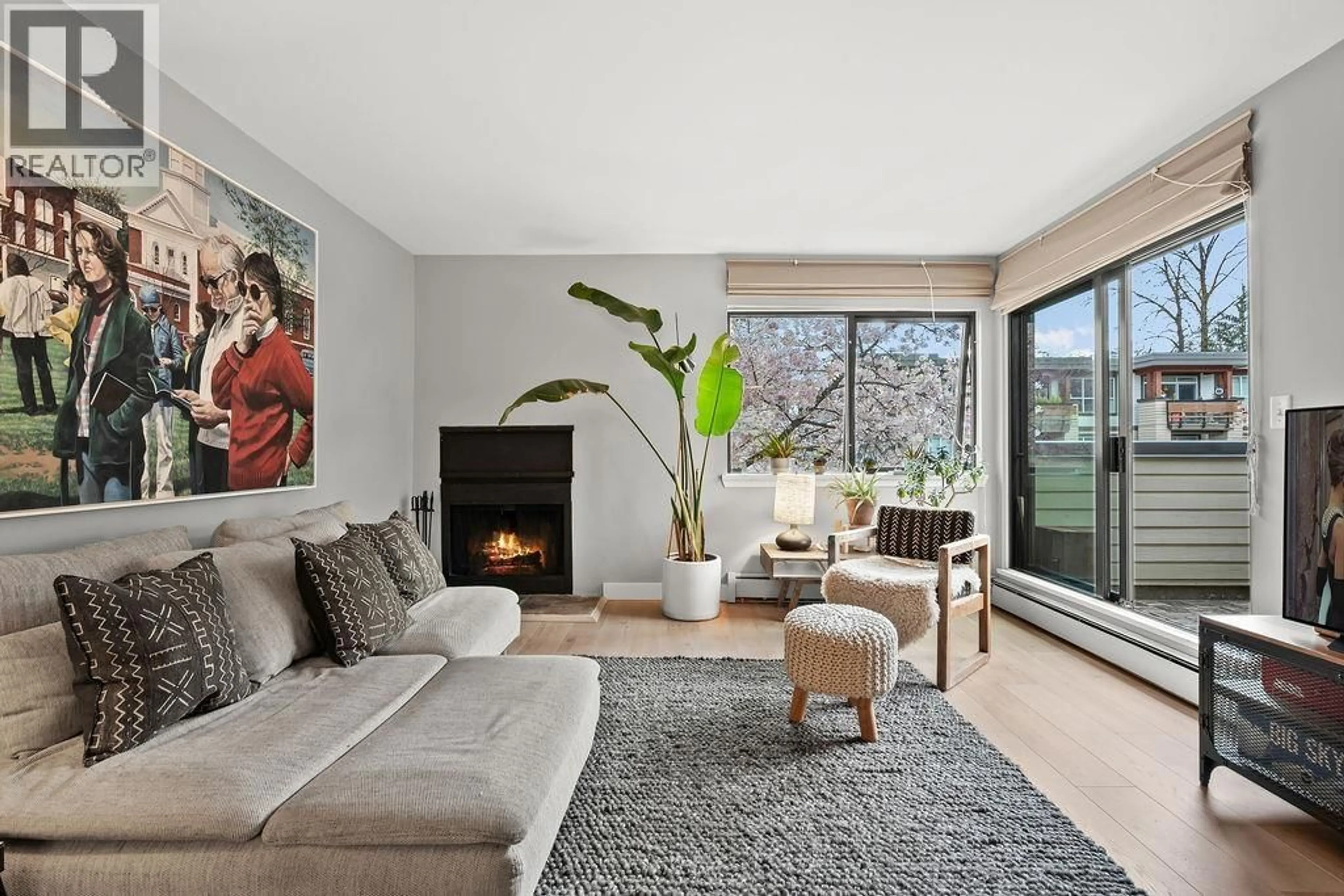 Living room with furniture, unknown for 305 - 3275 MOUNTAIN HIGHWAY, North Vancouver British Columbia V7K2H4