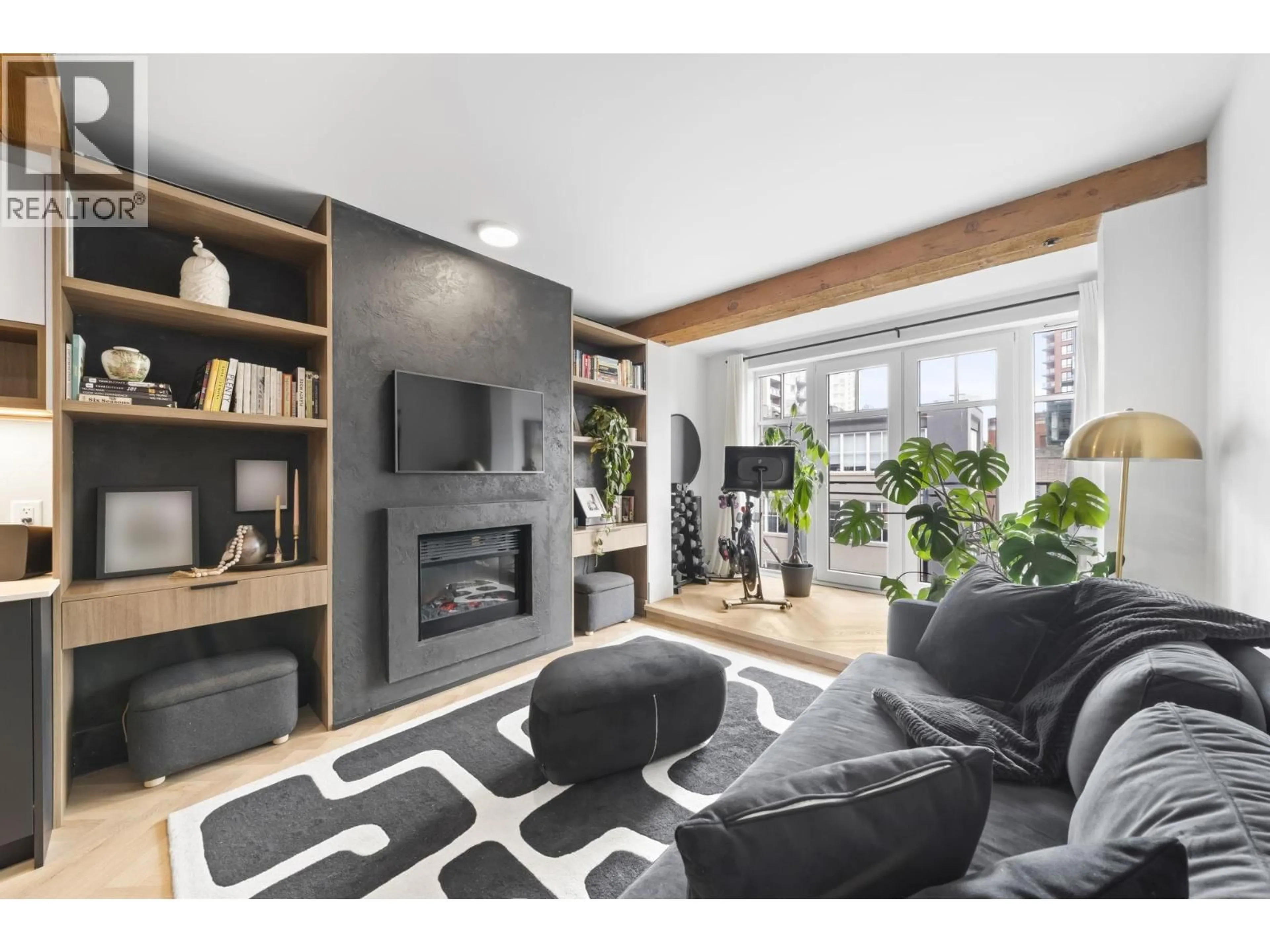 Living room with furniture, wood/laminate floor for 202 - 1275 HAMILTON STREET, Vancouver British Columbia V6B1E2