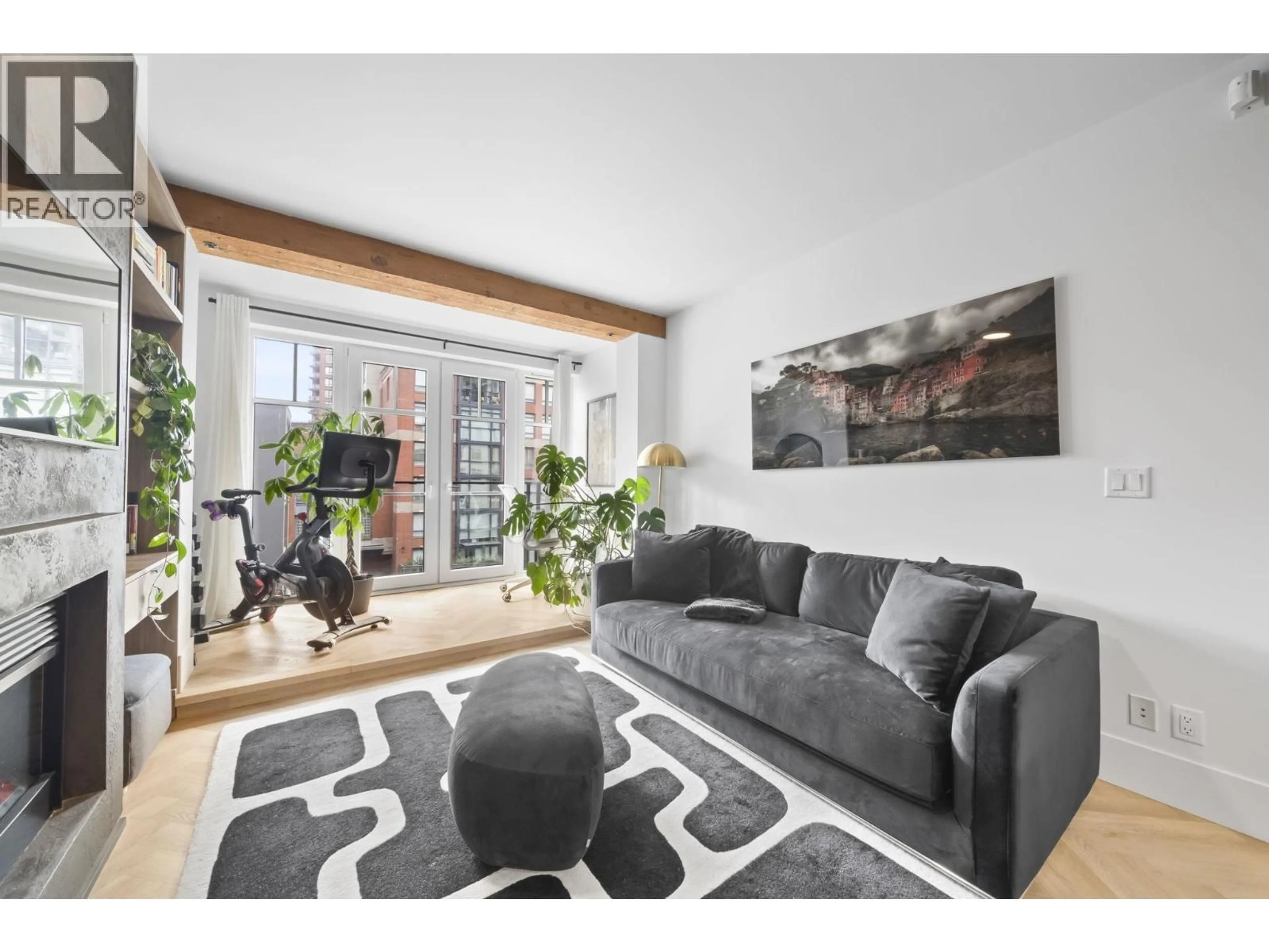 Living room with furniture, wood/laminate floor for 202 - 1275 HAMILTON STREET, Vancouver British Columbia V6B1E2