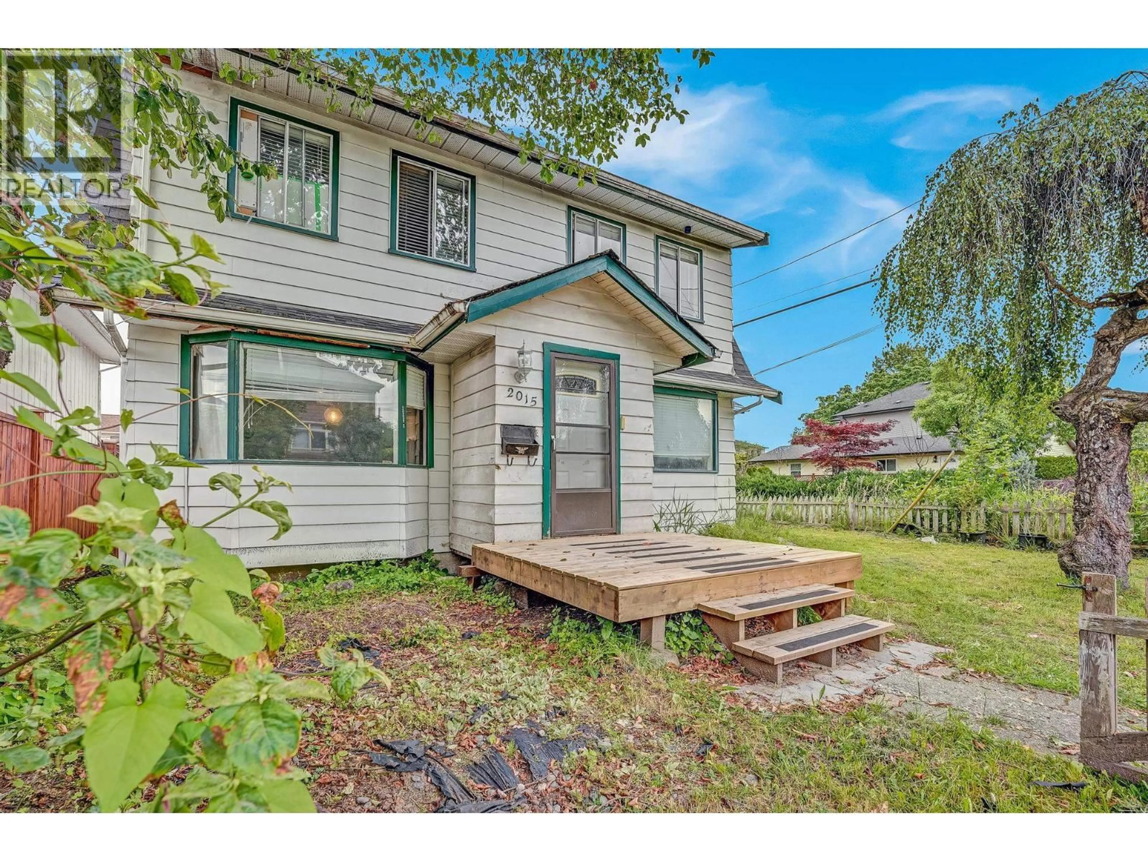 A pic from outside/outdoor area/front of a property/back of a property/a pic from drone, street for 2015 FRASER AVENUE, Port Coquitlam British Columbia V3B1N5