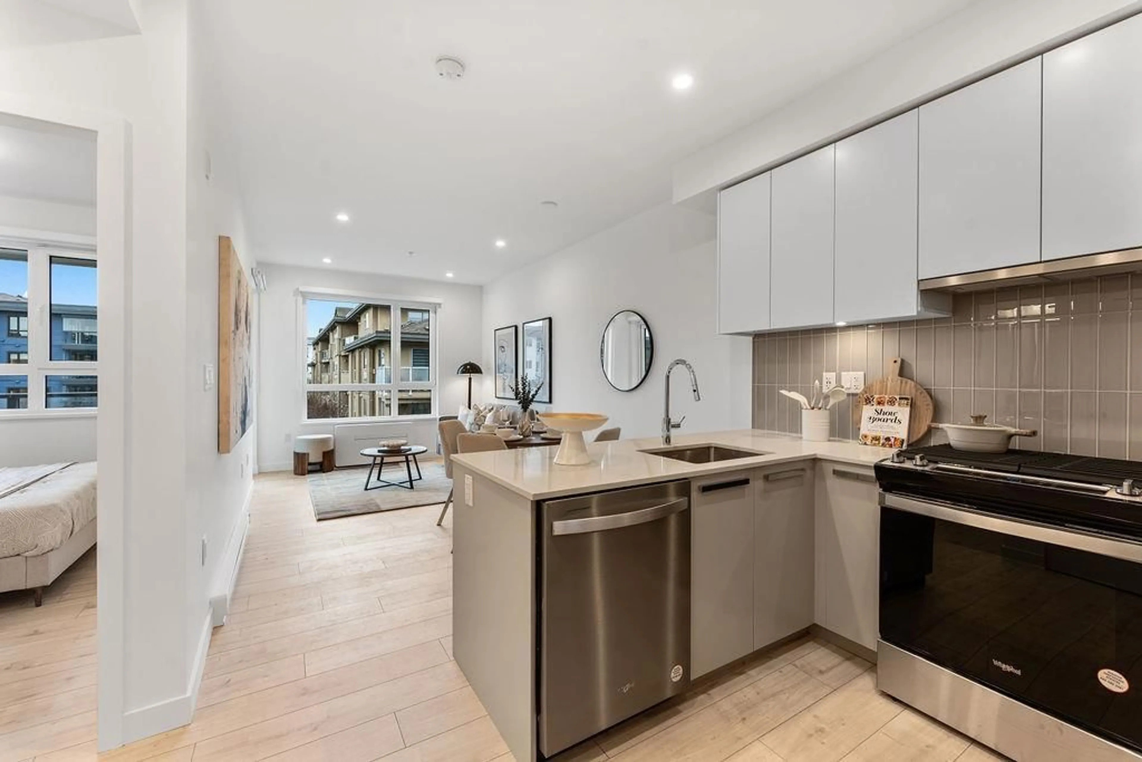 Open concept kitchen, unknown for 302 - 13788 76 AVENUE, Surrey British Columbia V3W3V9