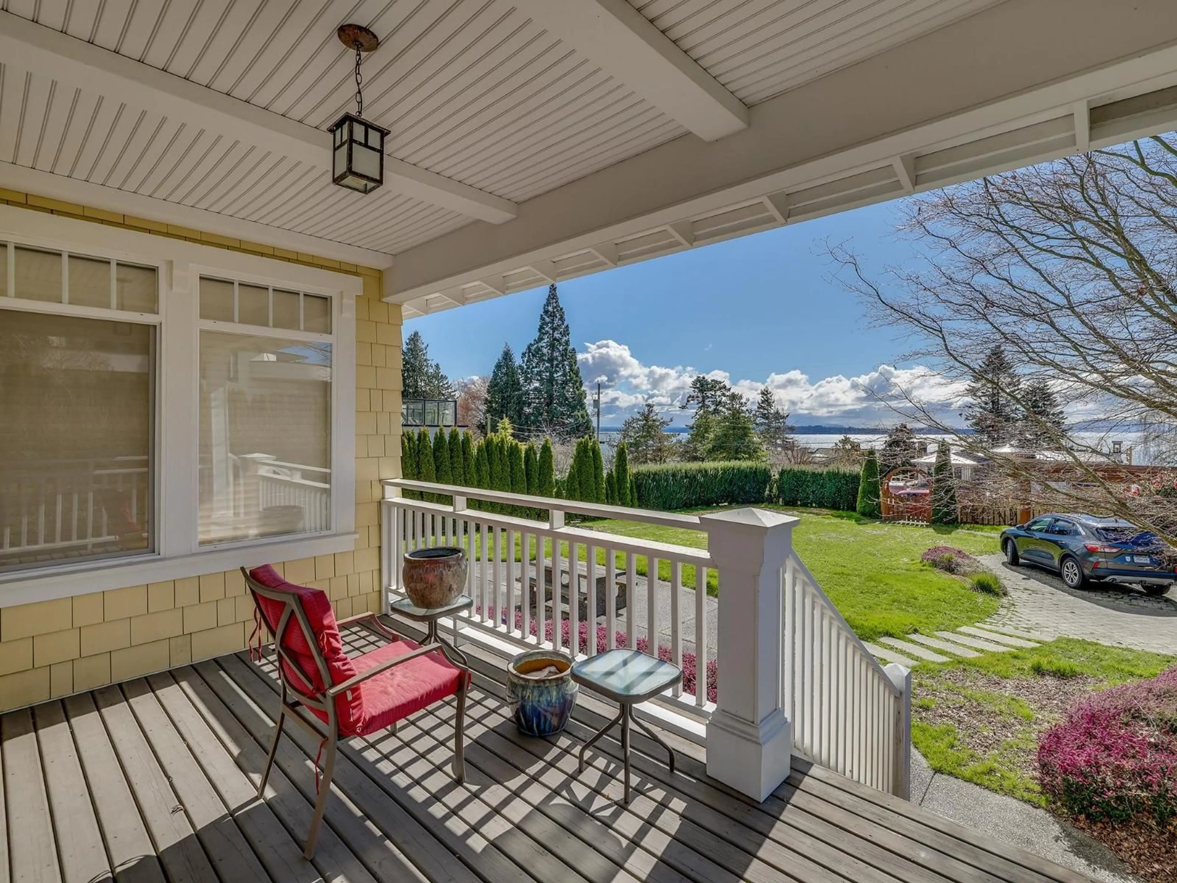 Patio, mountain view for 14008 MARINE DRIVE, White Rock British Columbia V4B1A7
