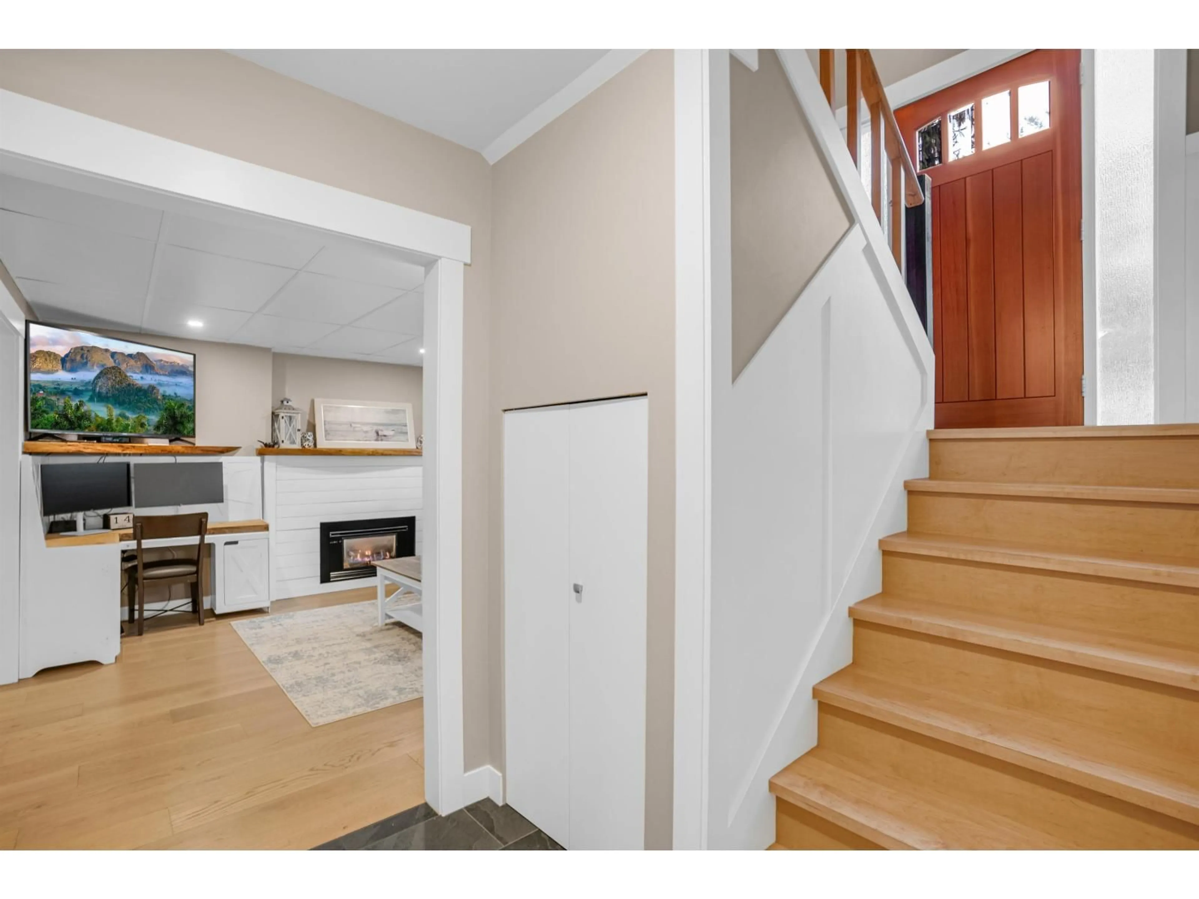 Indoor entryway for 11472 85 AVENUE, Delta British Columbia V4C2T7