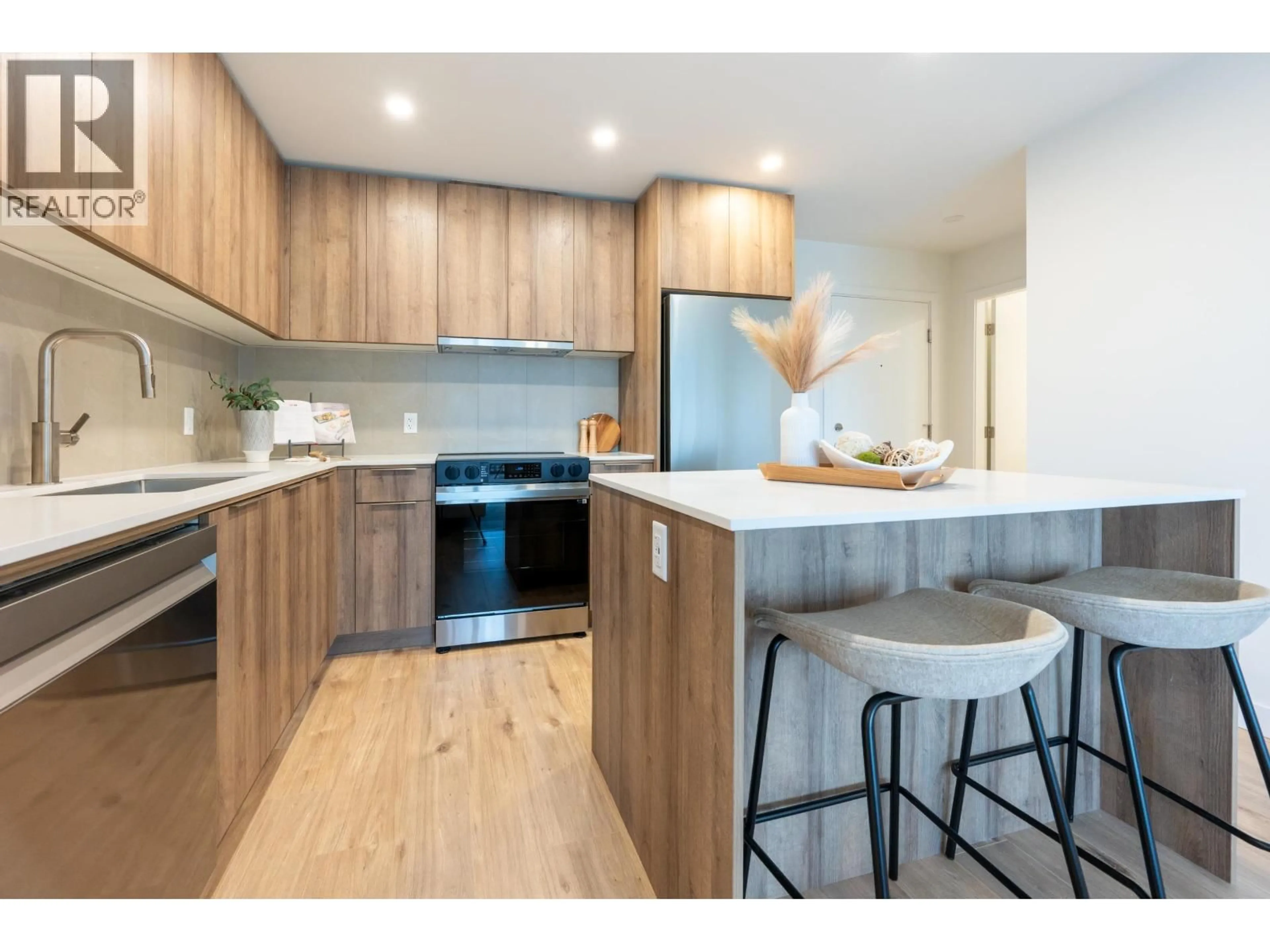 Unknown for 605 - 3596 MALSUM DRIVE, North Vancouver British Columbia V7G0B5