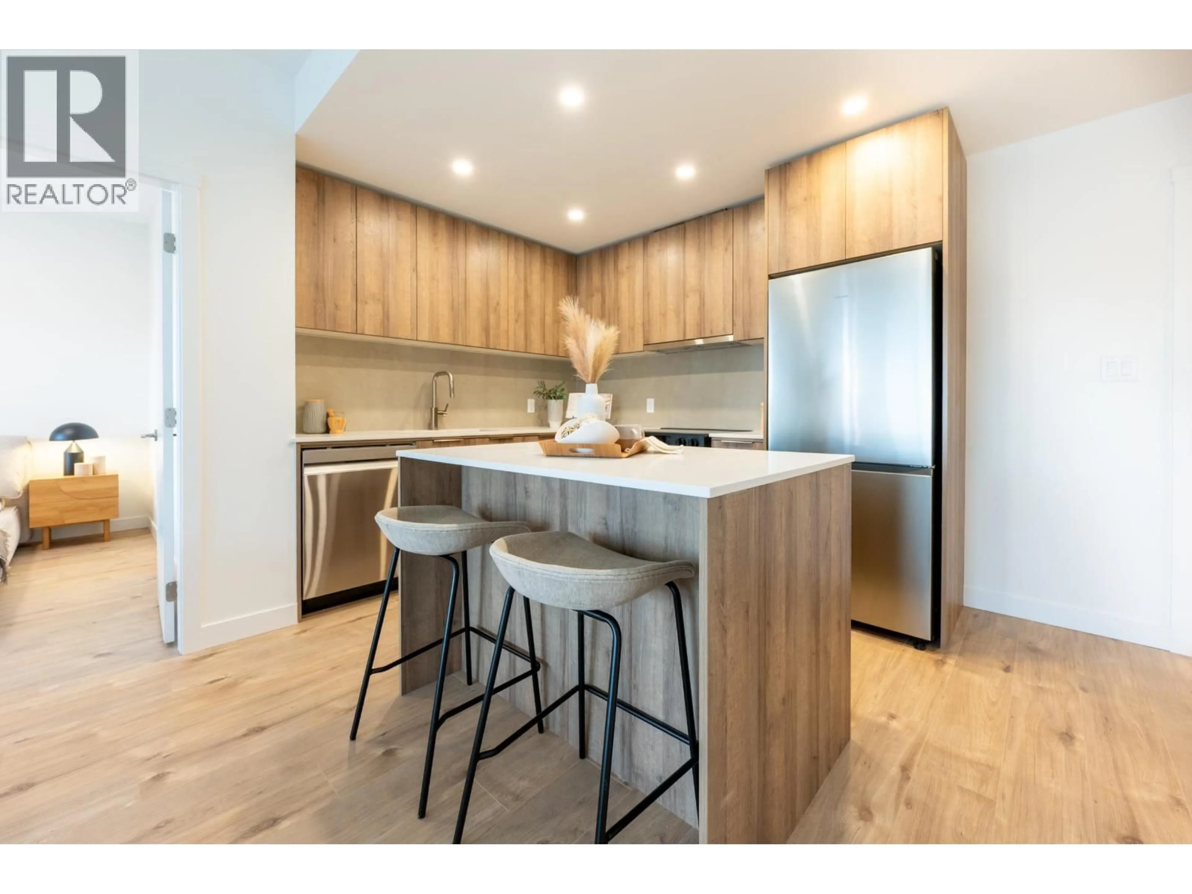 Open concept kitchen, wood/laminate floor for 605 - 3596 MALSUM DRIVE, North Vancouver British Columbia V7G0B5