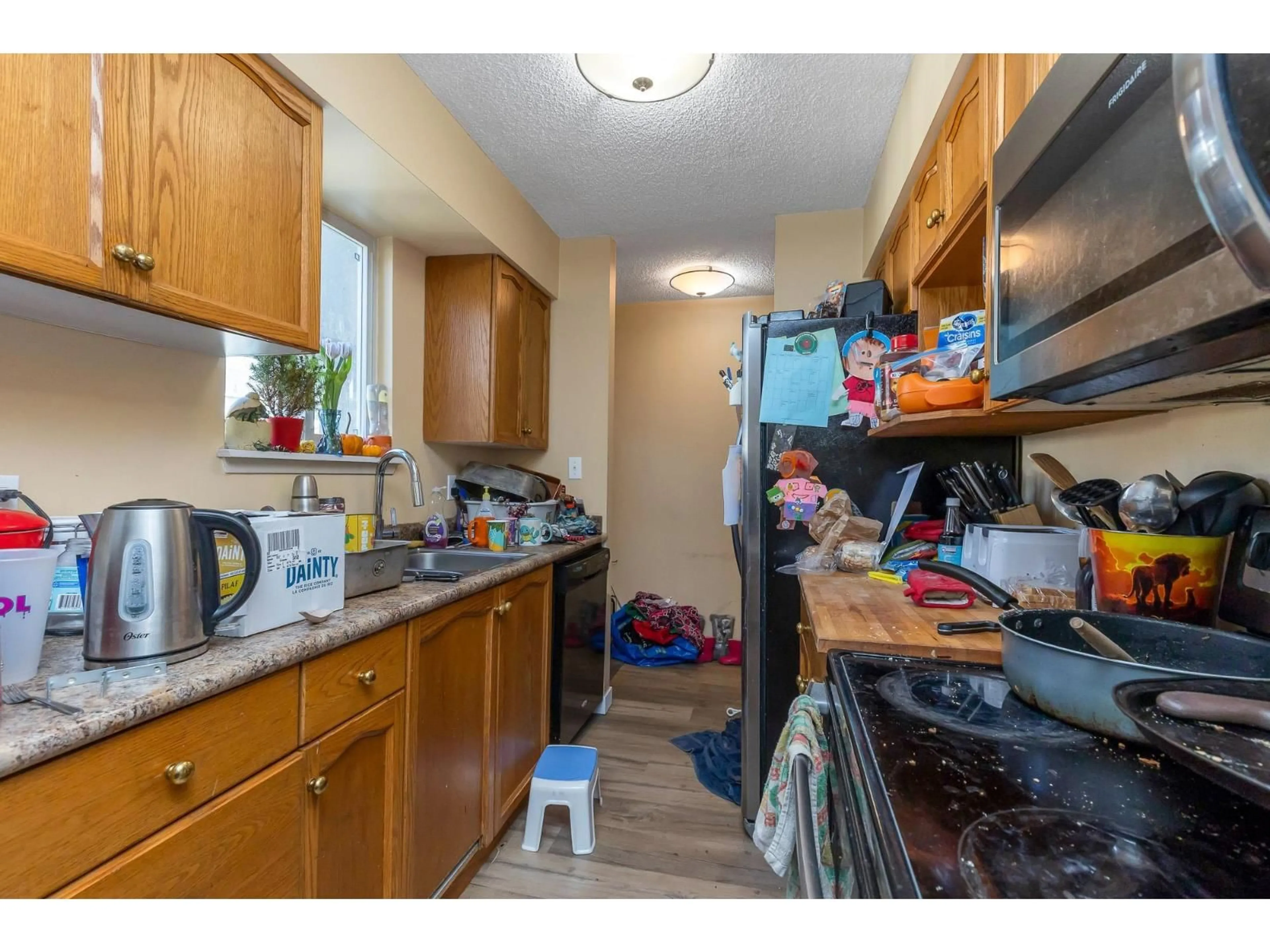 Standard kitchen, wood/laminate floor for 107 - 45185 WOLFE ROAD, Chilliwack British Columbia V2P1V5