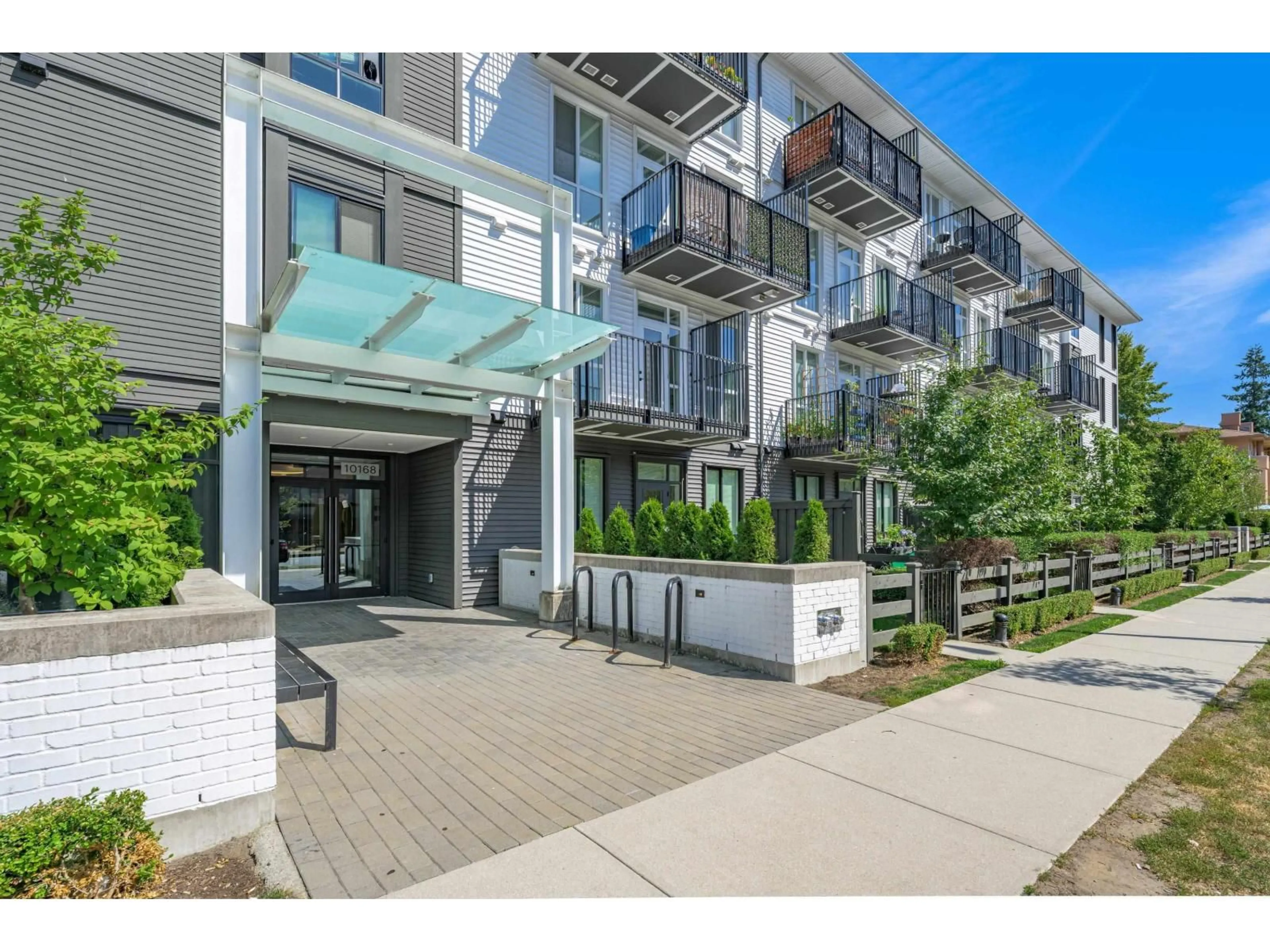 Patio, street for 214 - 10168 149 STREET, Surrey British Columbia V3R0E9