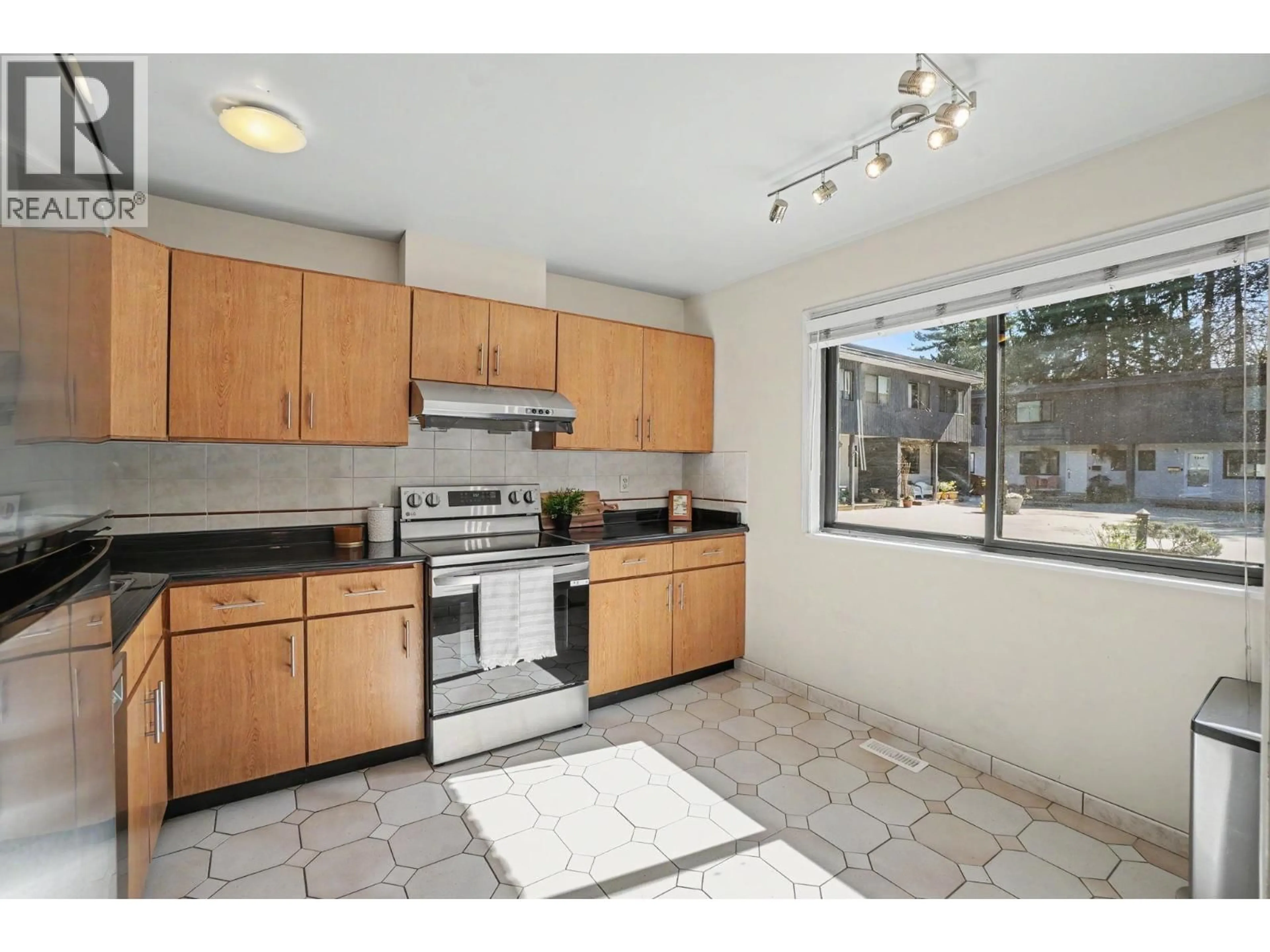 Standard kitchen, unknown for 7305 CORONADO DRIVE, Burnaby British Columbia V5A1P9