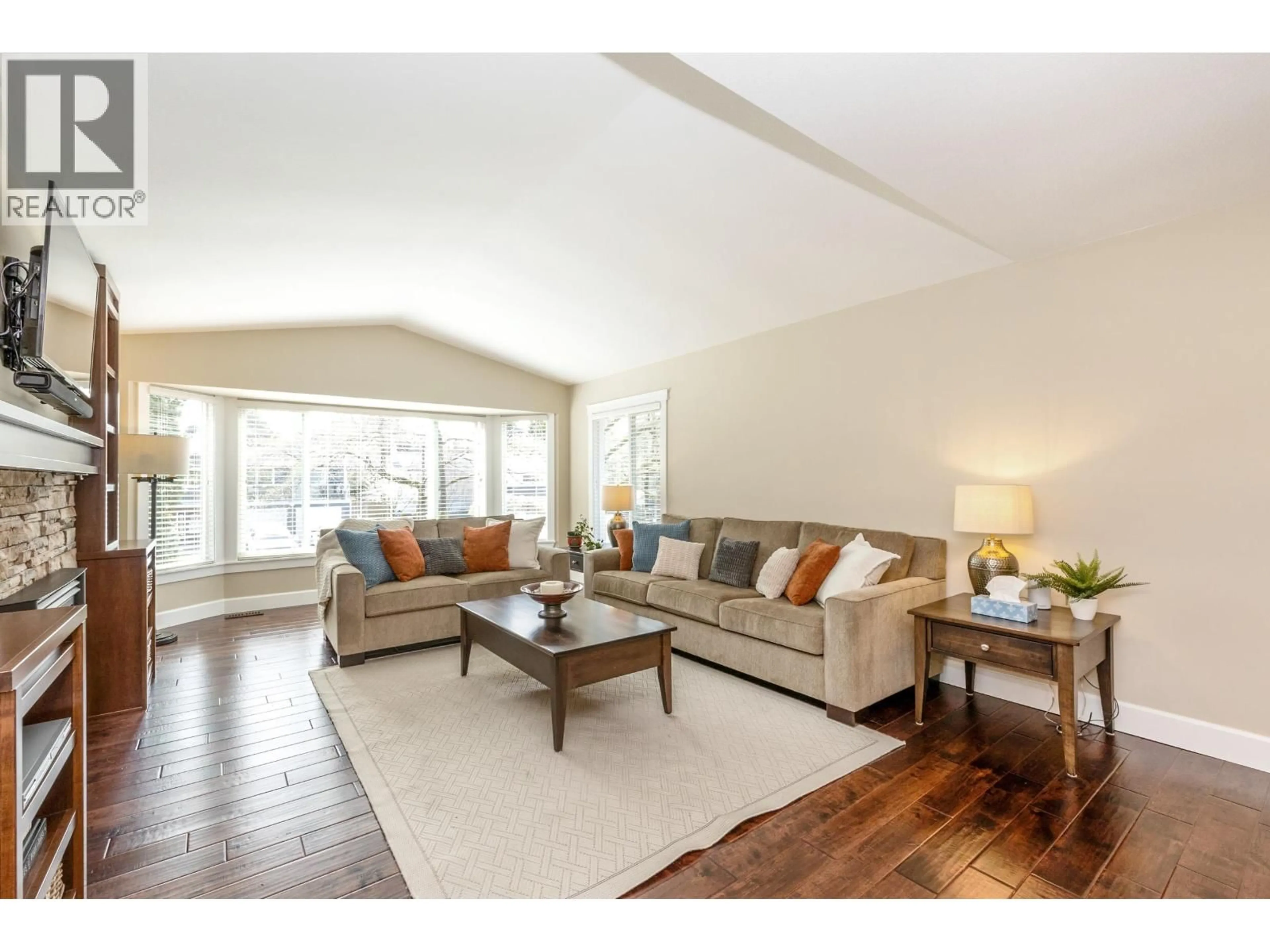 Living room with furniture, wood/laminate floor for 20885 124TH AVENUE, Maple Ridge British Columbia V4R2M9