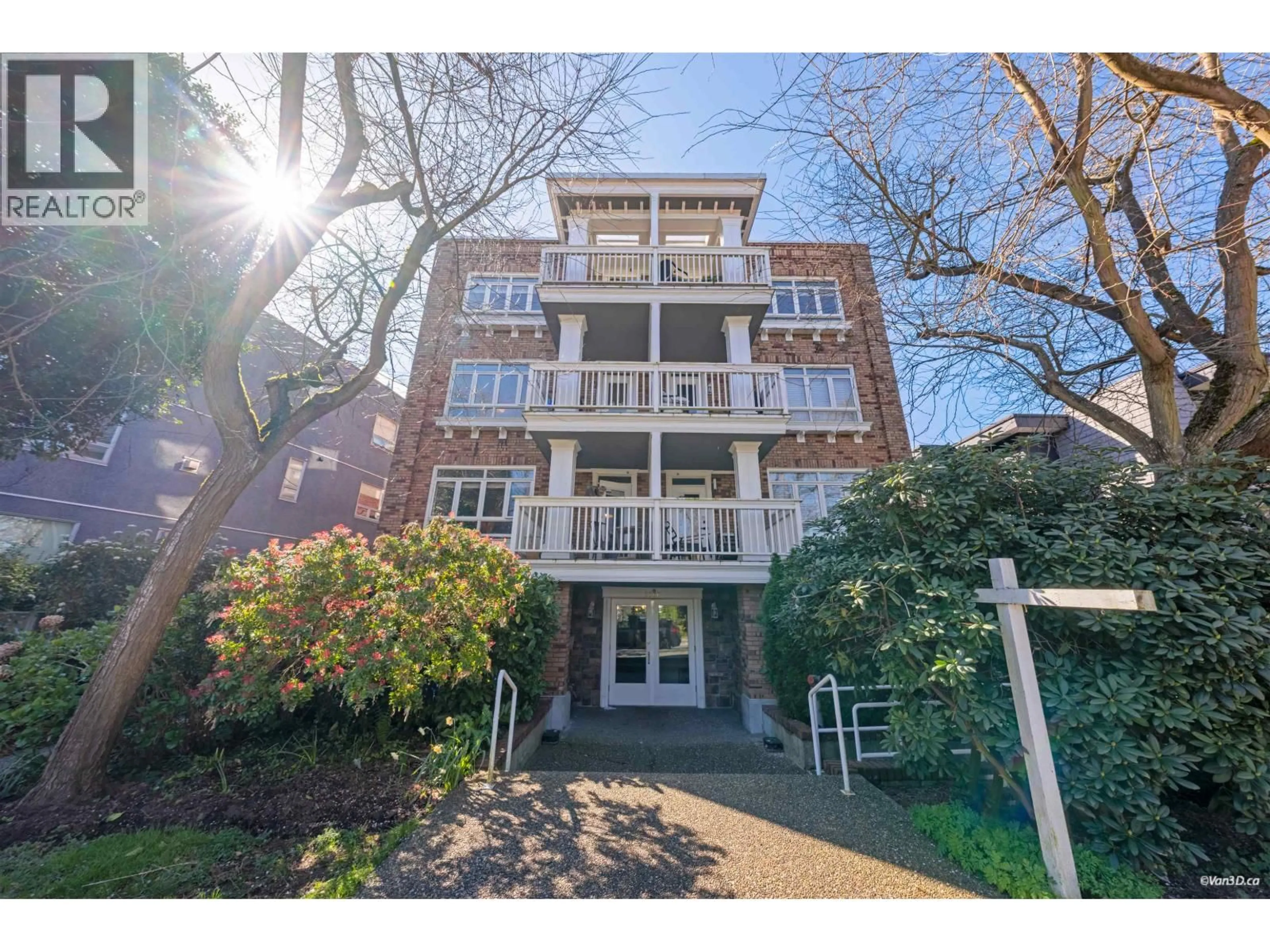 A pic from outside/outdoor area/front of a property/back of a property/a pic from drone, building for 202 - 2036 YORK AVENUE, Vancouver British Columbia V6J1E6