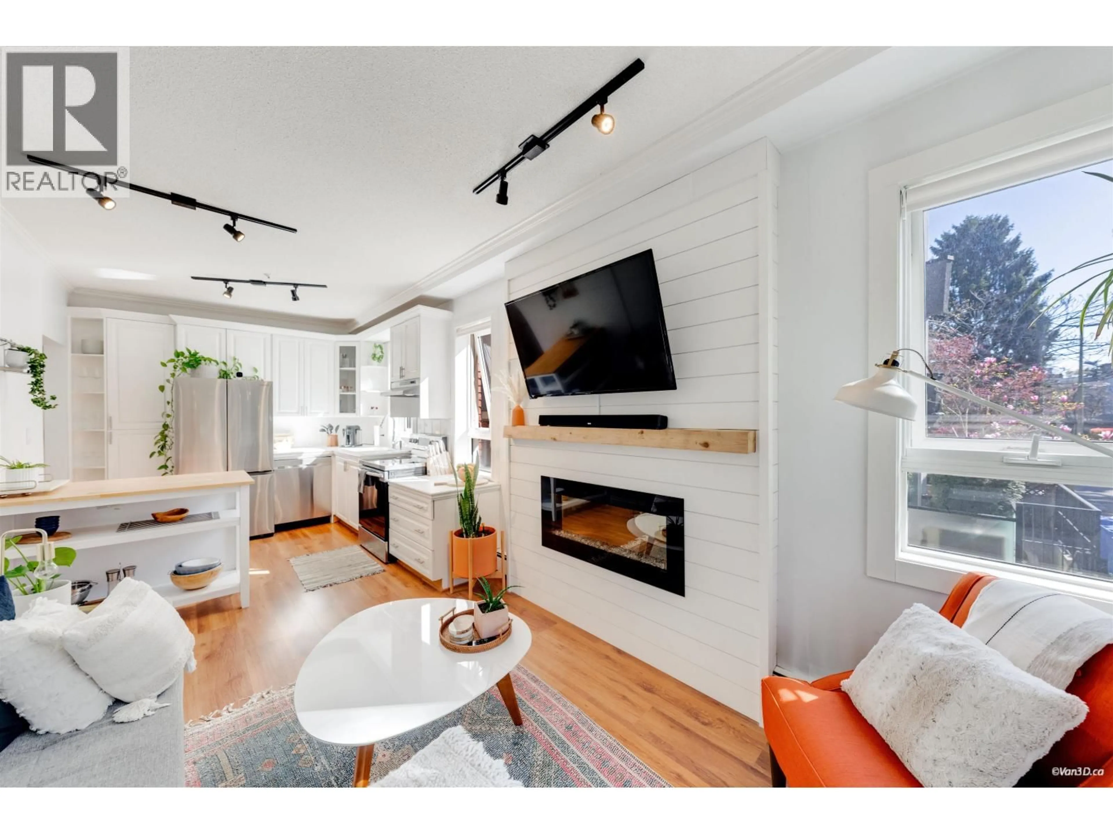 Living room with furniture, wood/laminate floor for 202 - 2036 YORK AVENUE, Vancouver British Columbia V6J1E6