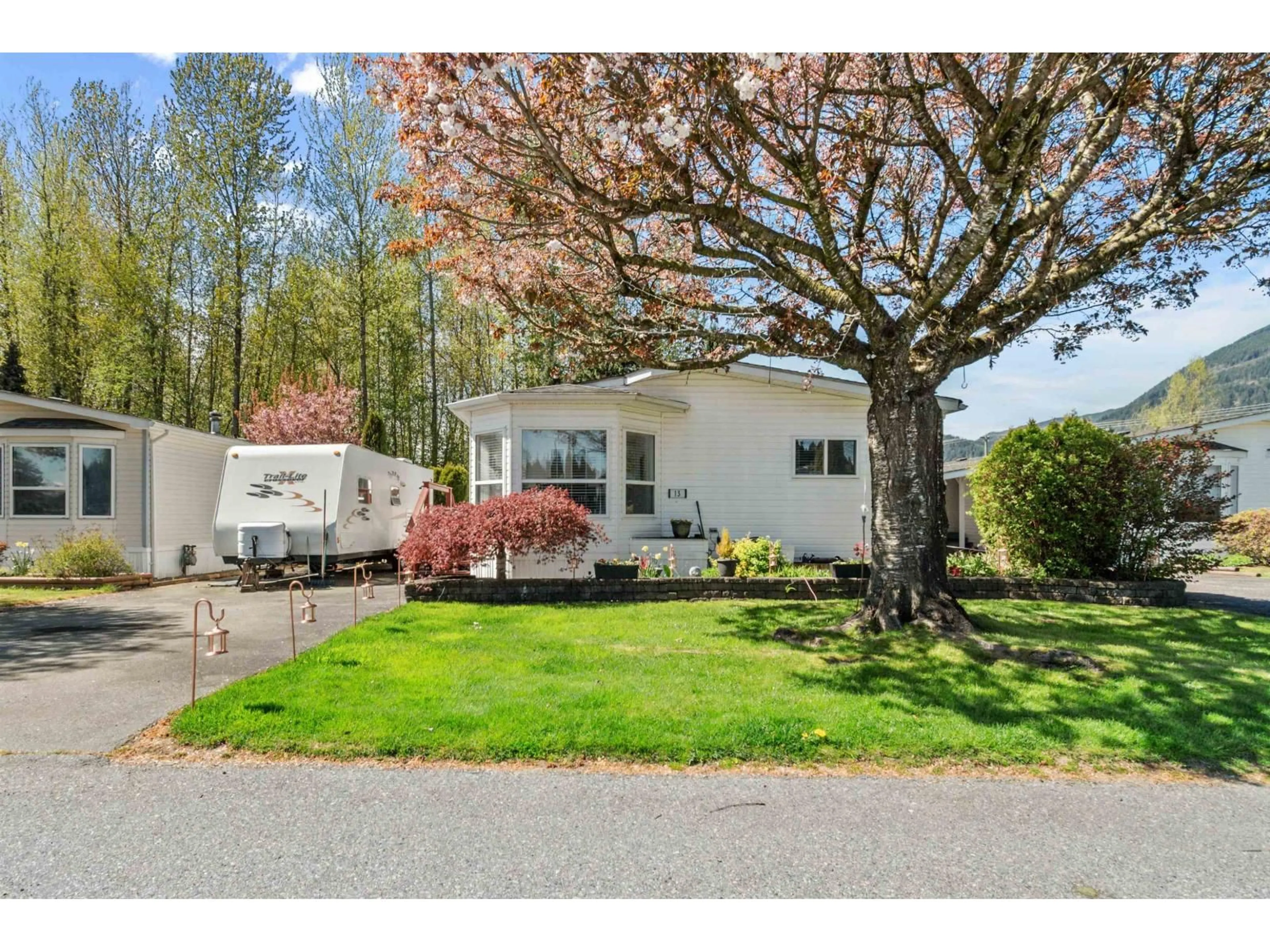 Home with vinyl exterior material, unknown for 13 - 41168 LOUGHEED HIGHWAY, Mission British Columbia V0M1G0