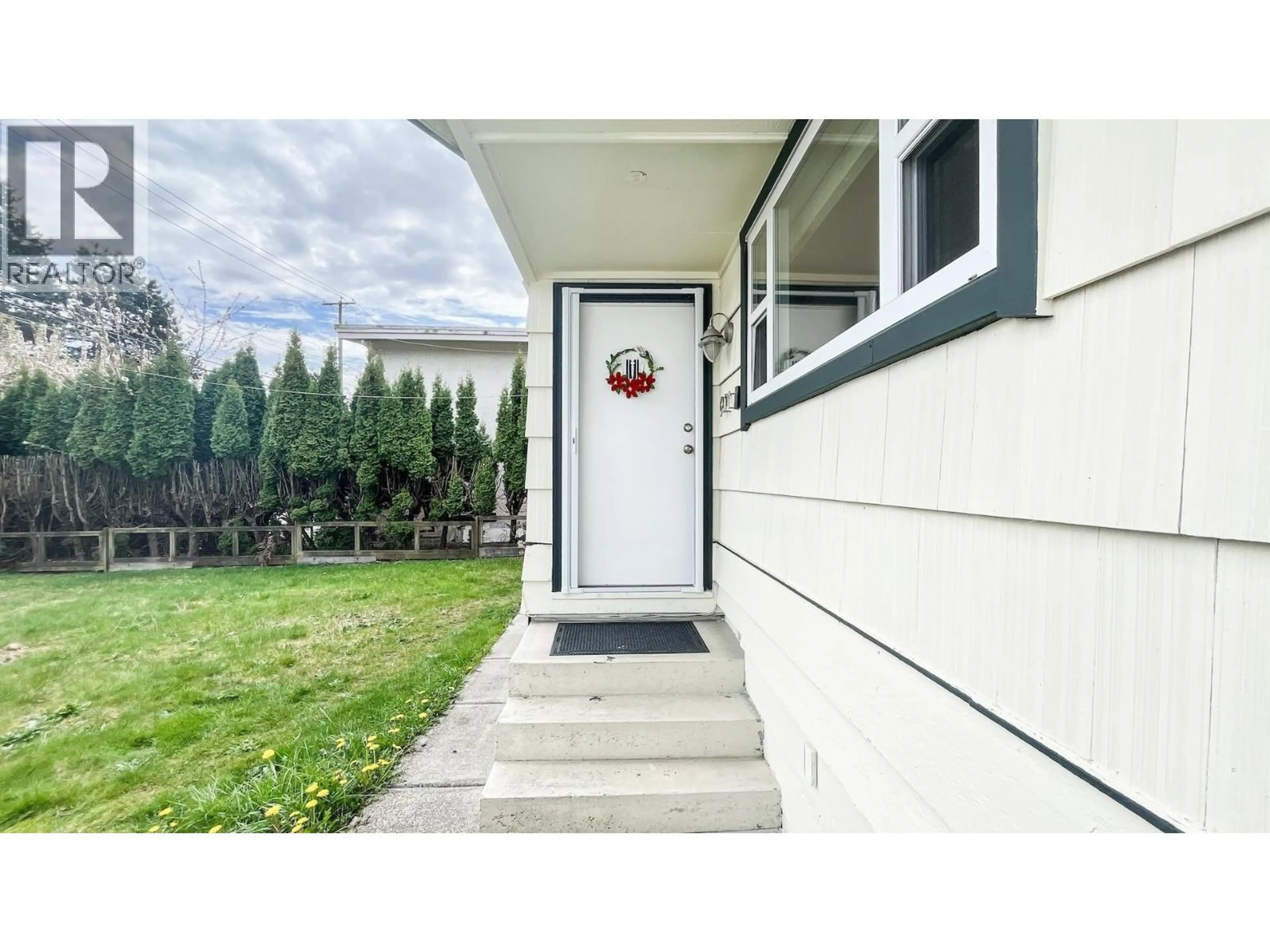 Home with vinyl exterior material, street for 931 SPERLING AVENUE, Burnaby British Columbia V5B4H7