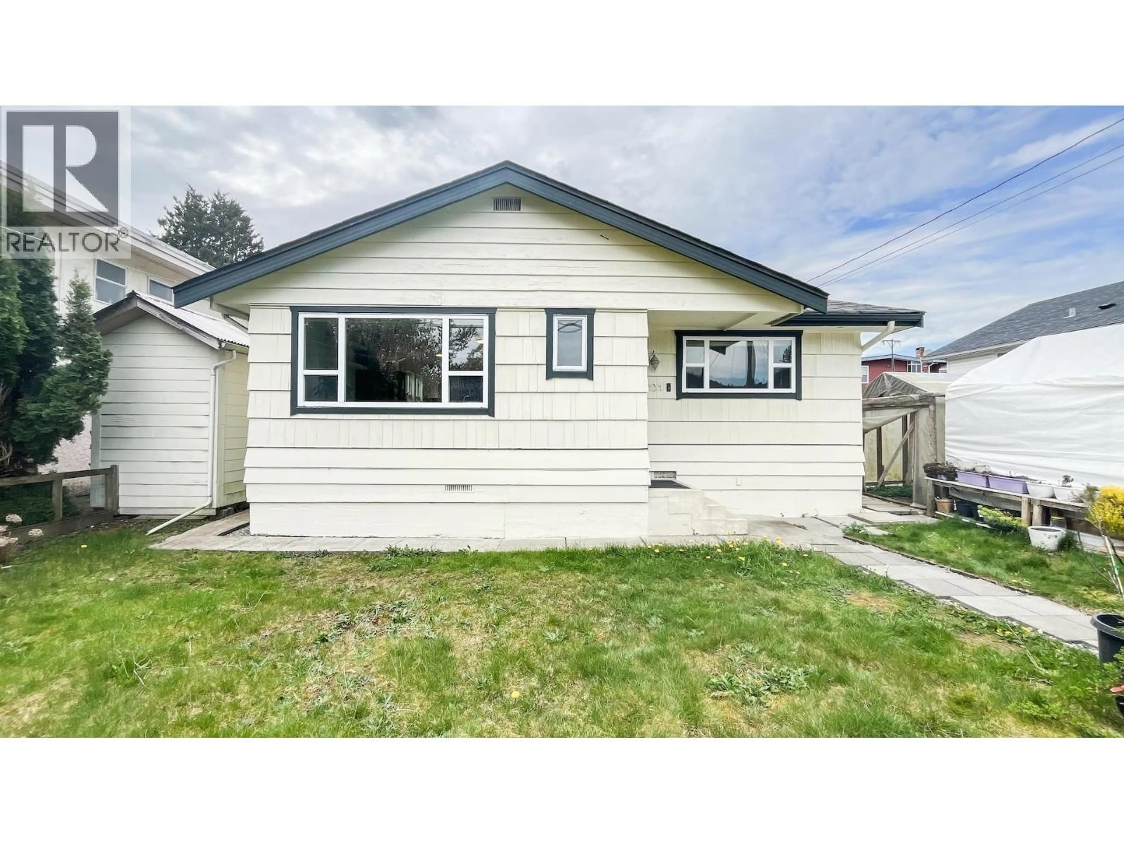 Home with vinyl exterior material, street for 931 SPERLING AVENUE, Burnaby British Columbia V5B4H7