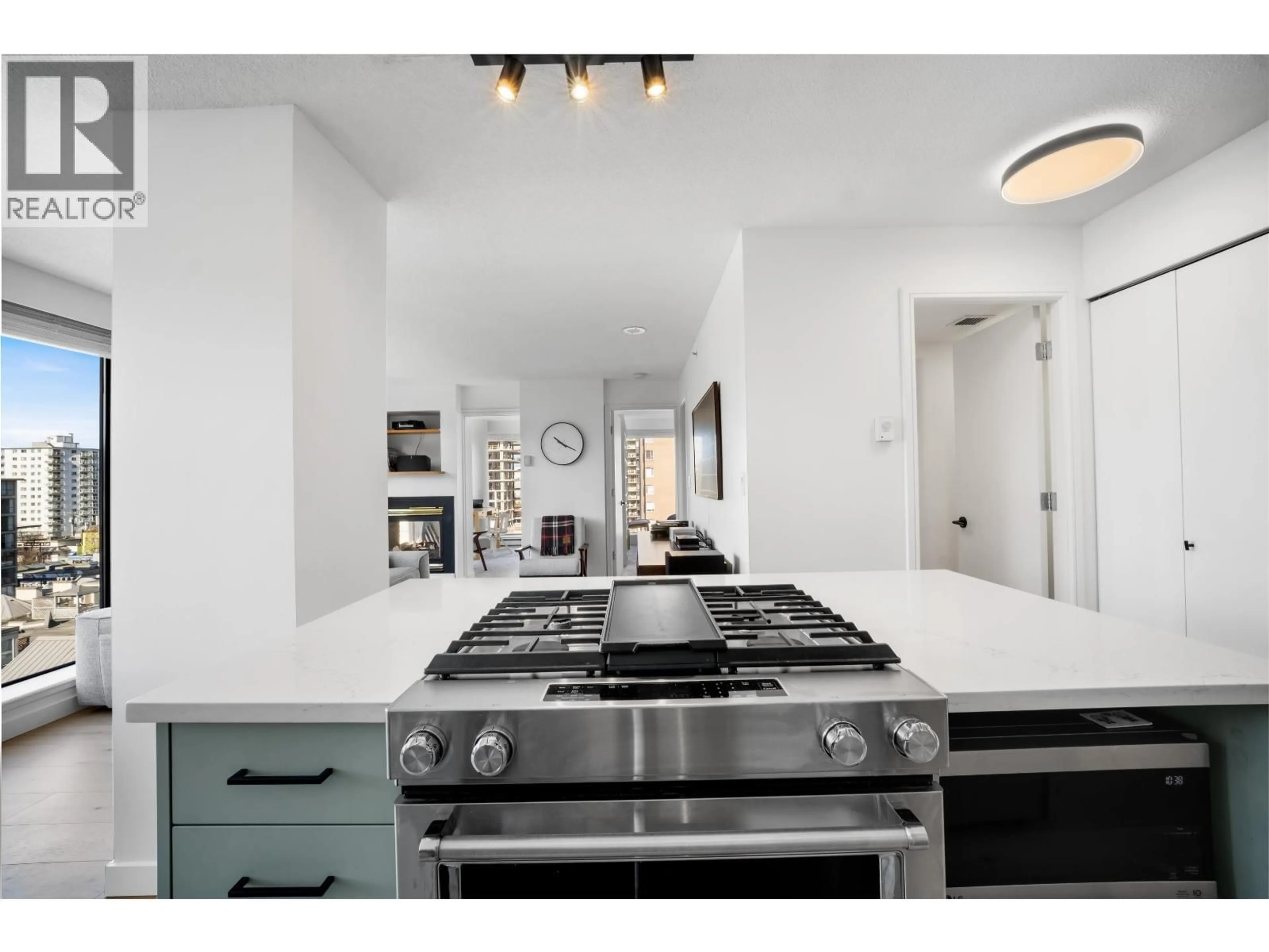 Open concept kitchen, ceramic/tile floor for 1002 - 1723 ALBERNI STREET, Vancouver British Columbia V6G3G9