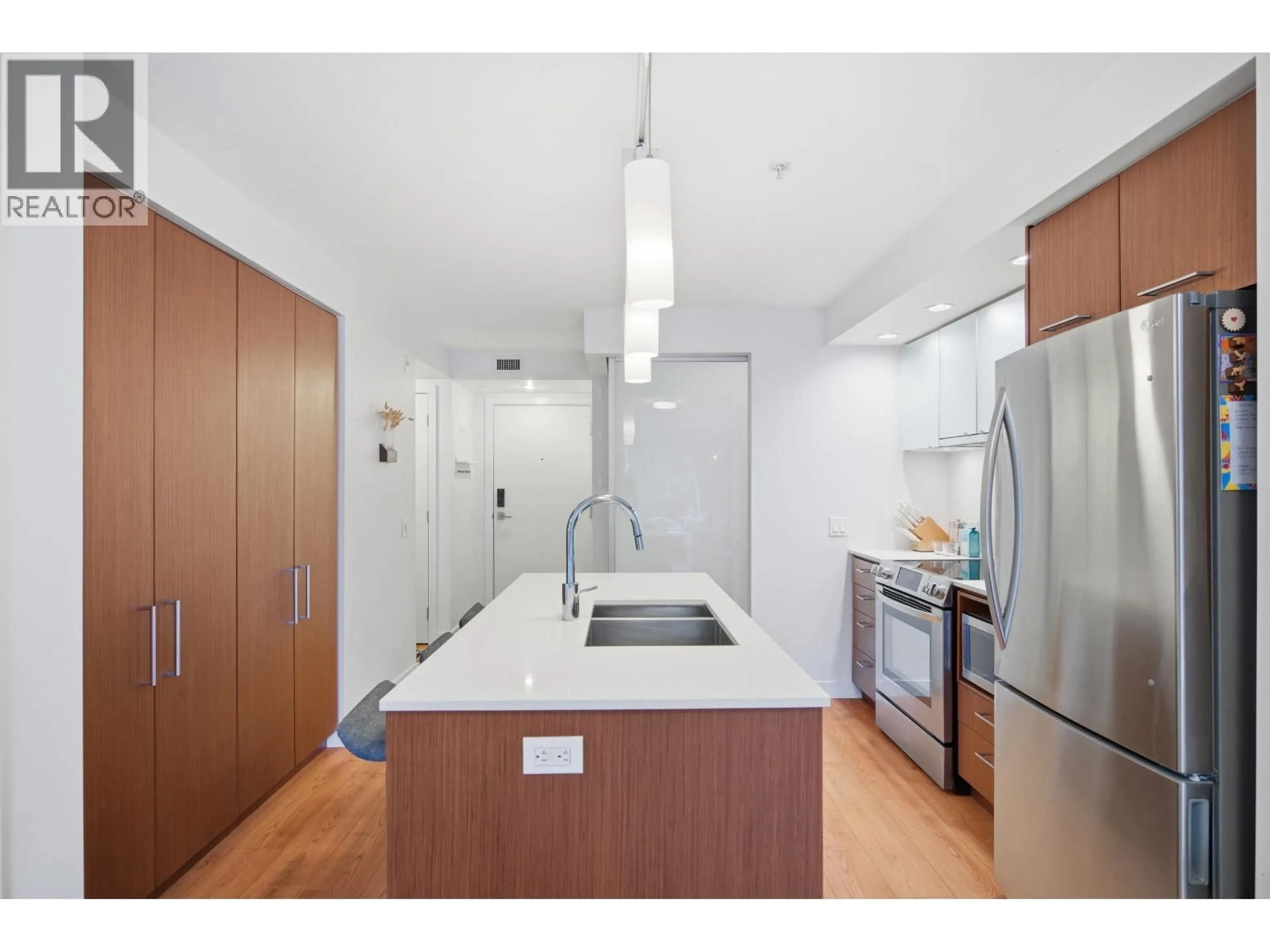 Standard kitchen, unknown for 209 - 221 3RD STREET, North Vancouver British Columbia V7L0C1