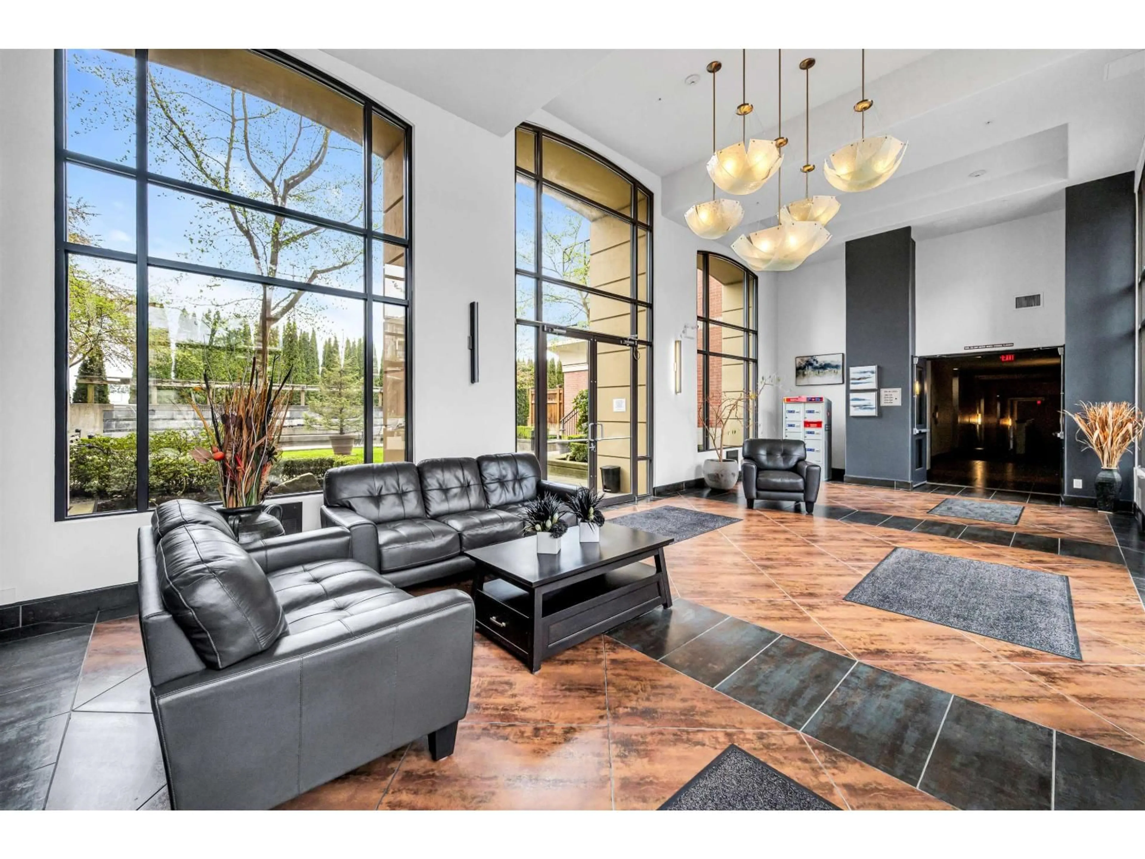 Unknown for 111 - 2970 KING GEORGE BOULEVARD, Surrey British Columbia V4P0E6