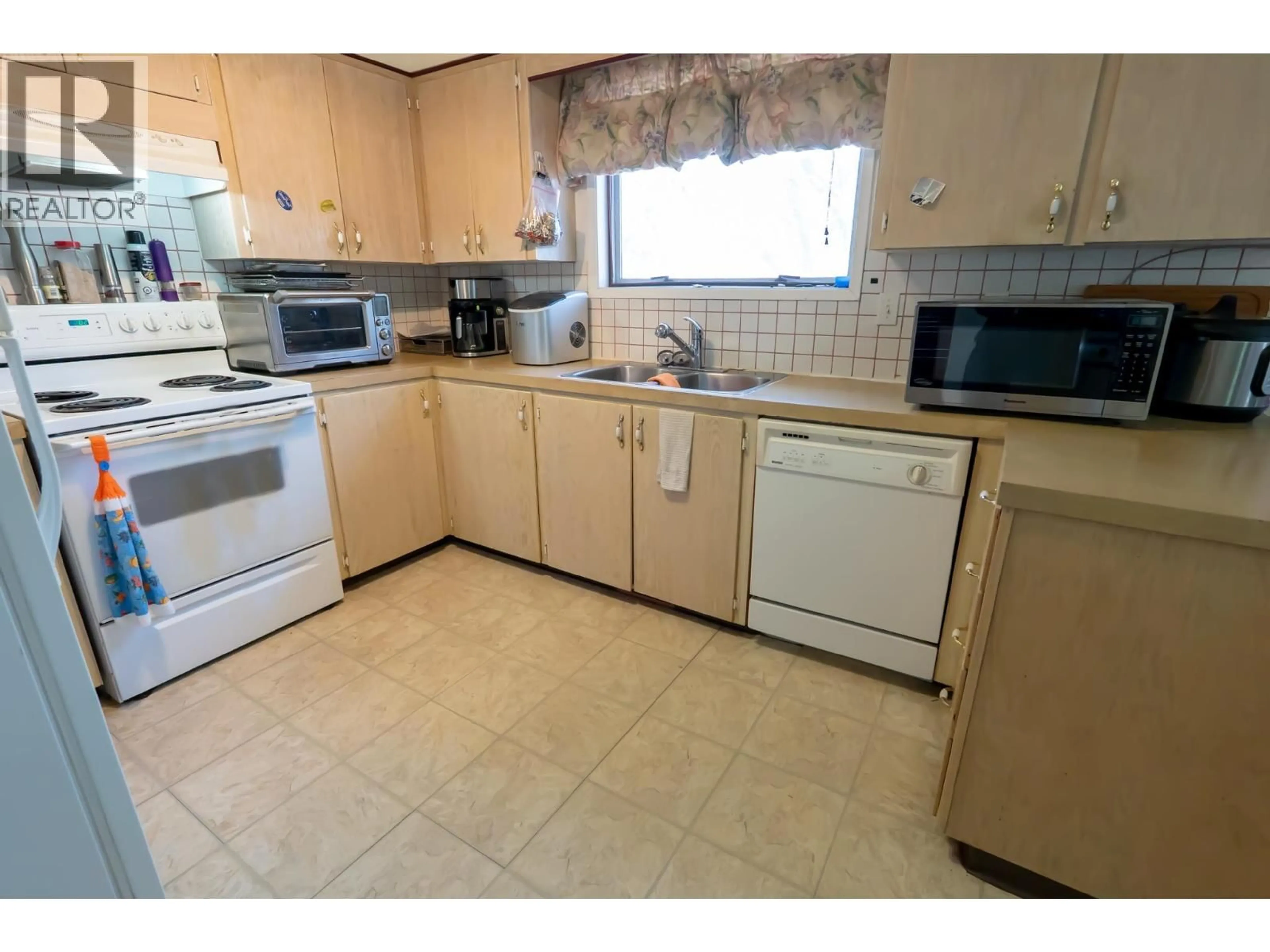 Standard kitchen, unknown for 526 VICTORIA STREET, Vanderhoof British Columbia V0J3A0