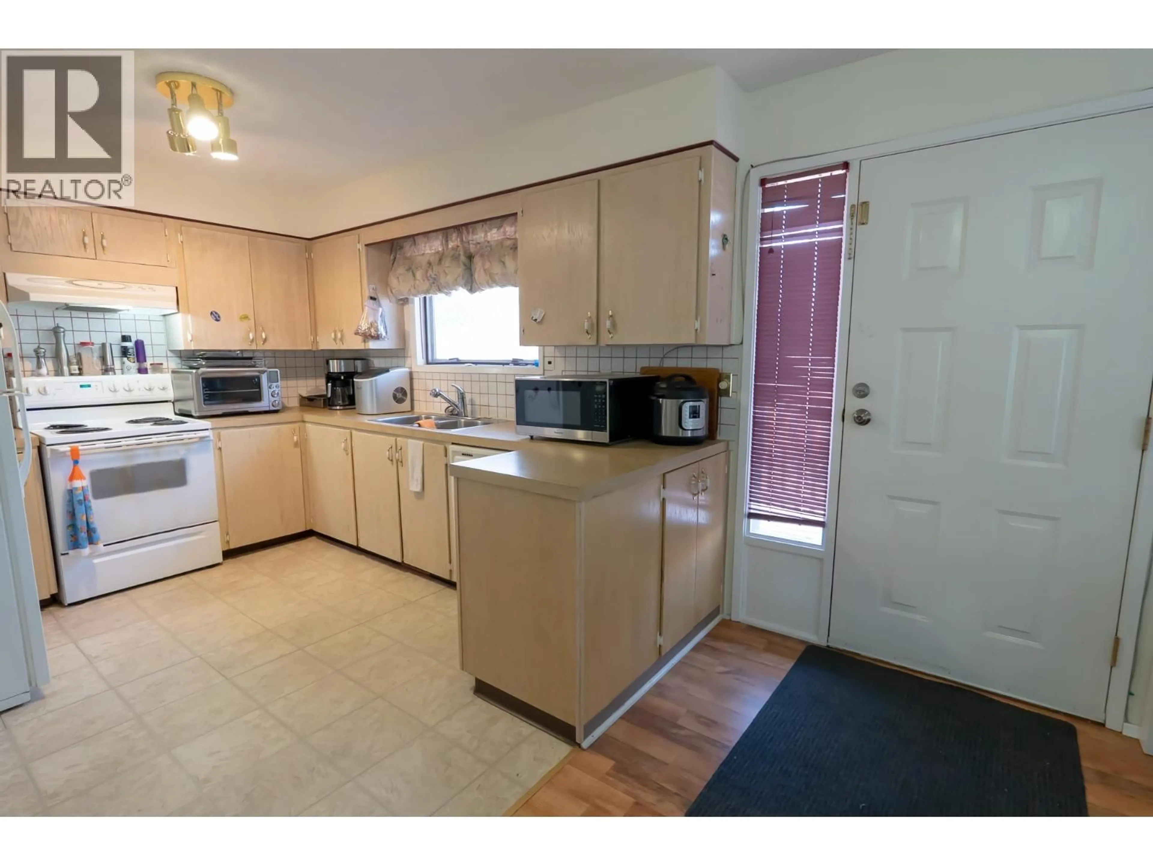 Standard kitchen, unknown for 526 VICTORIA STREET, Vanderhoof British Columbia V0J3A0