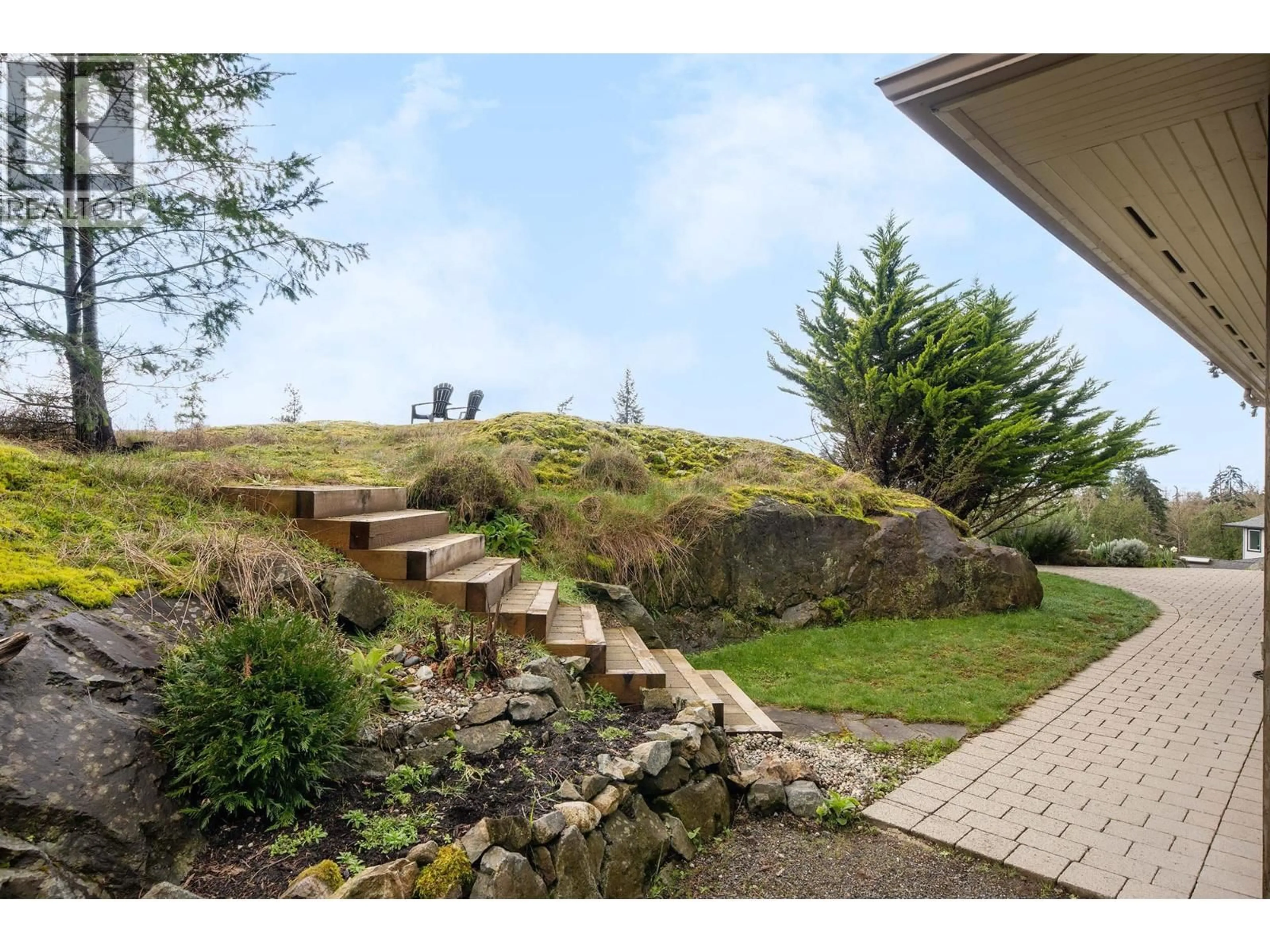 Patio, mountain view for 879 SEYMOUR BAY DRIVE, Bowen Island British Columbia V0N1G1