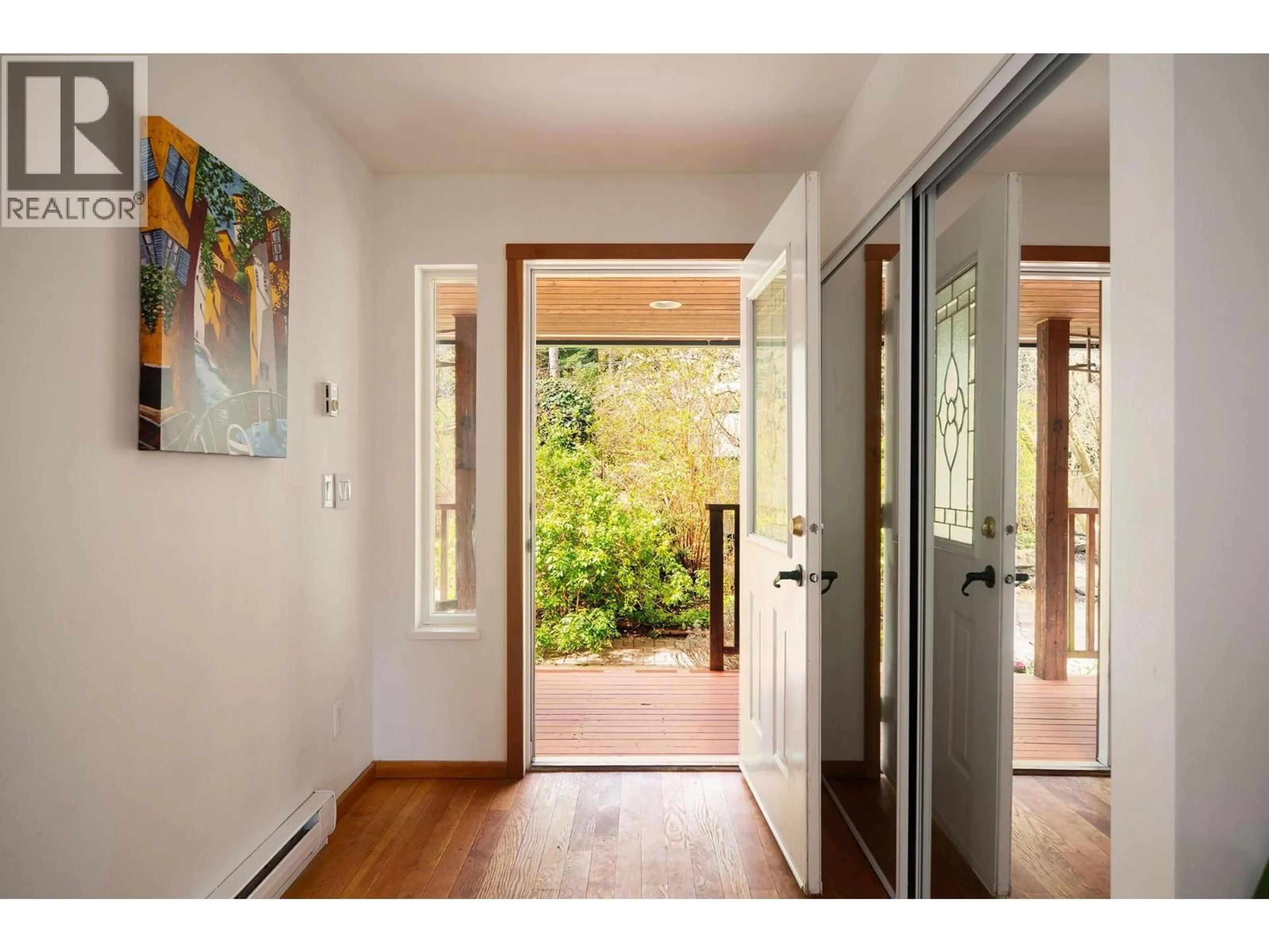 Indoor entryway for 1347 EAGLE CLIFF ROAD, Bowen Island British Columbia V0N1G1