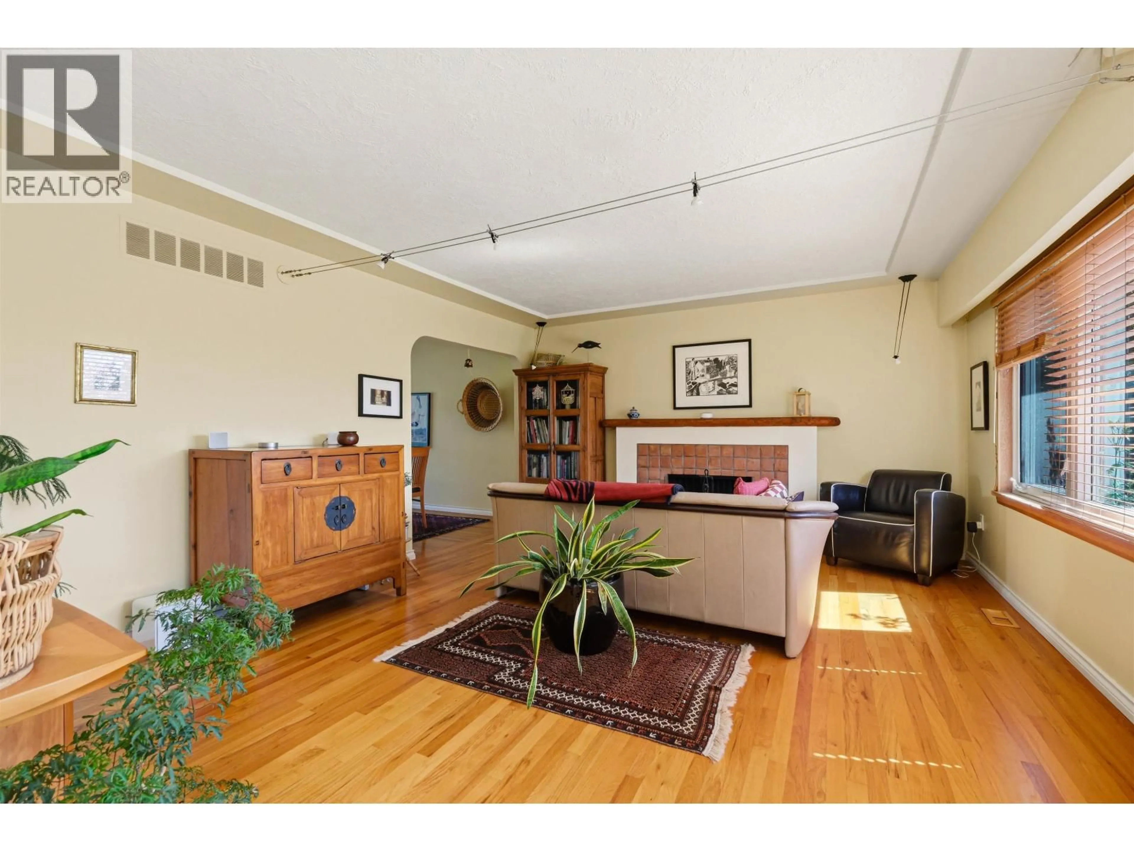 Unknown for 818 6TH STREET, North Vancouver British Columbia V7L1R7