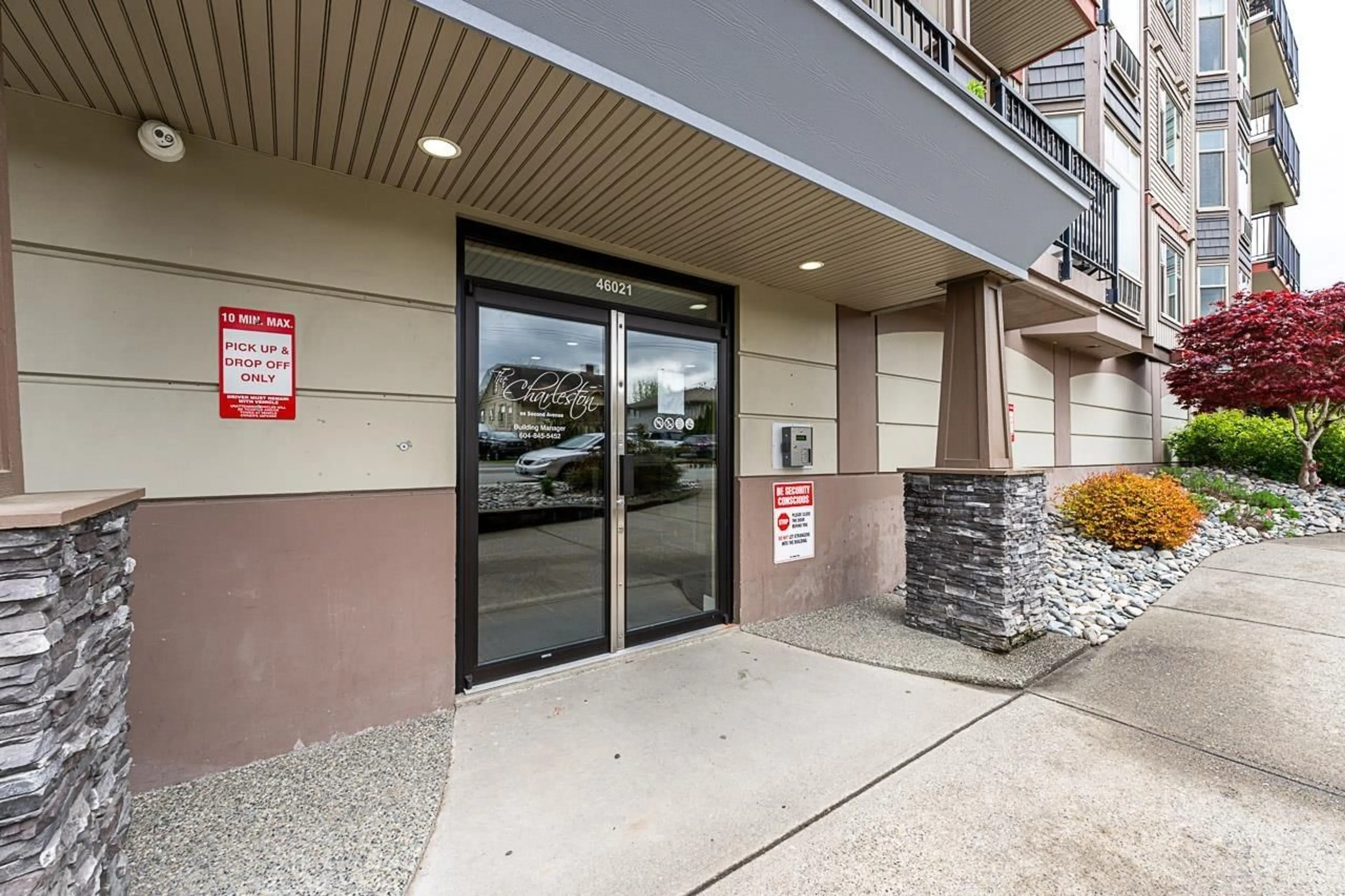 Indoor foyer for 204 - 46021 SECOND AVENUE, Chilliwack British Columbia V2P1S6