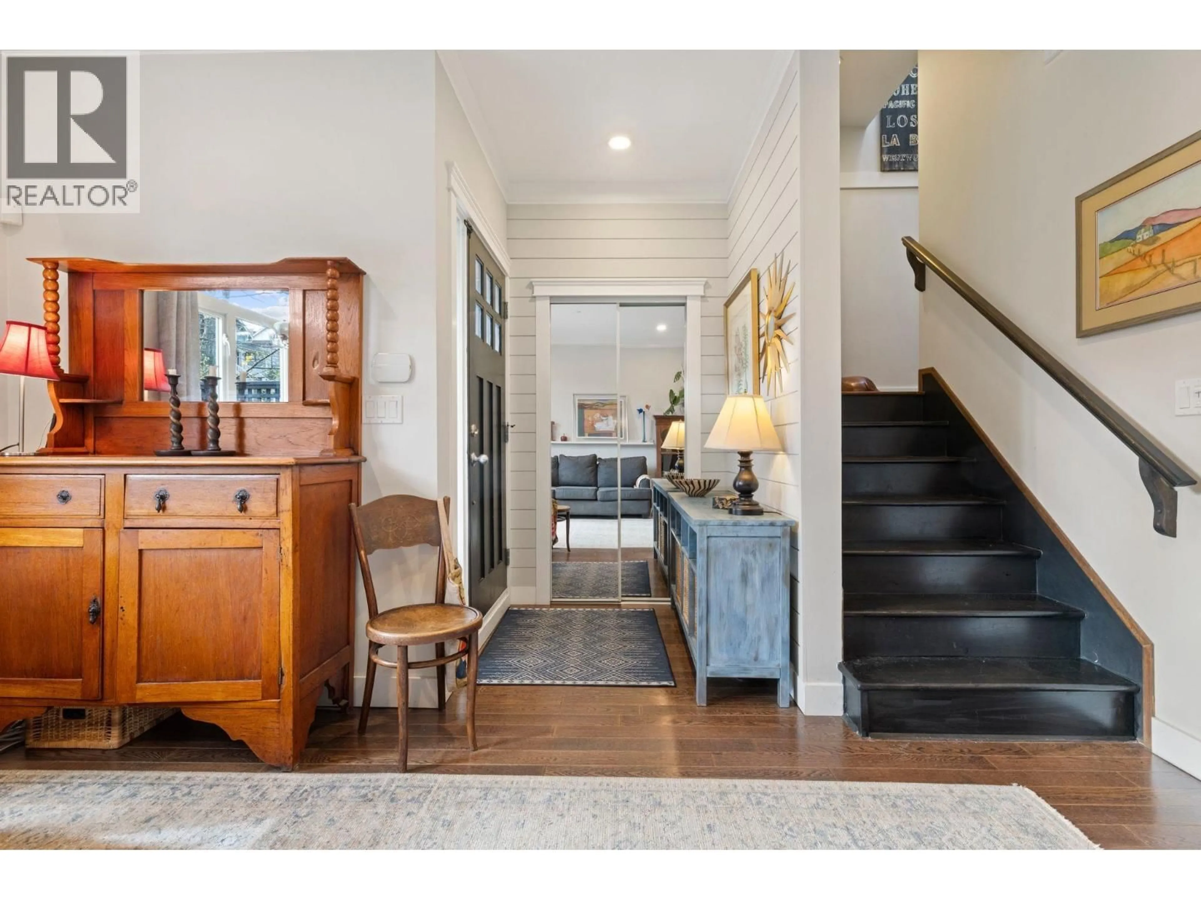 Indoor entryway for 1807 7TH AVENUE, Vancouver British Columbia V5N1S1