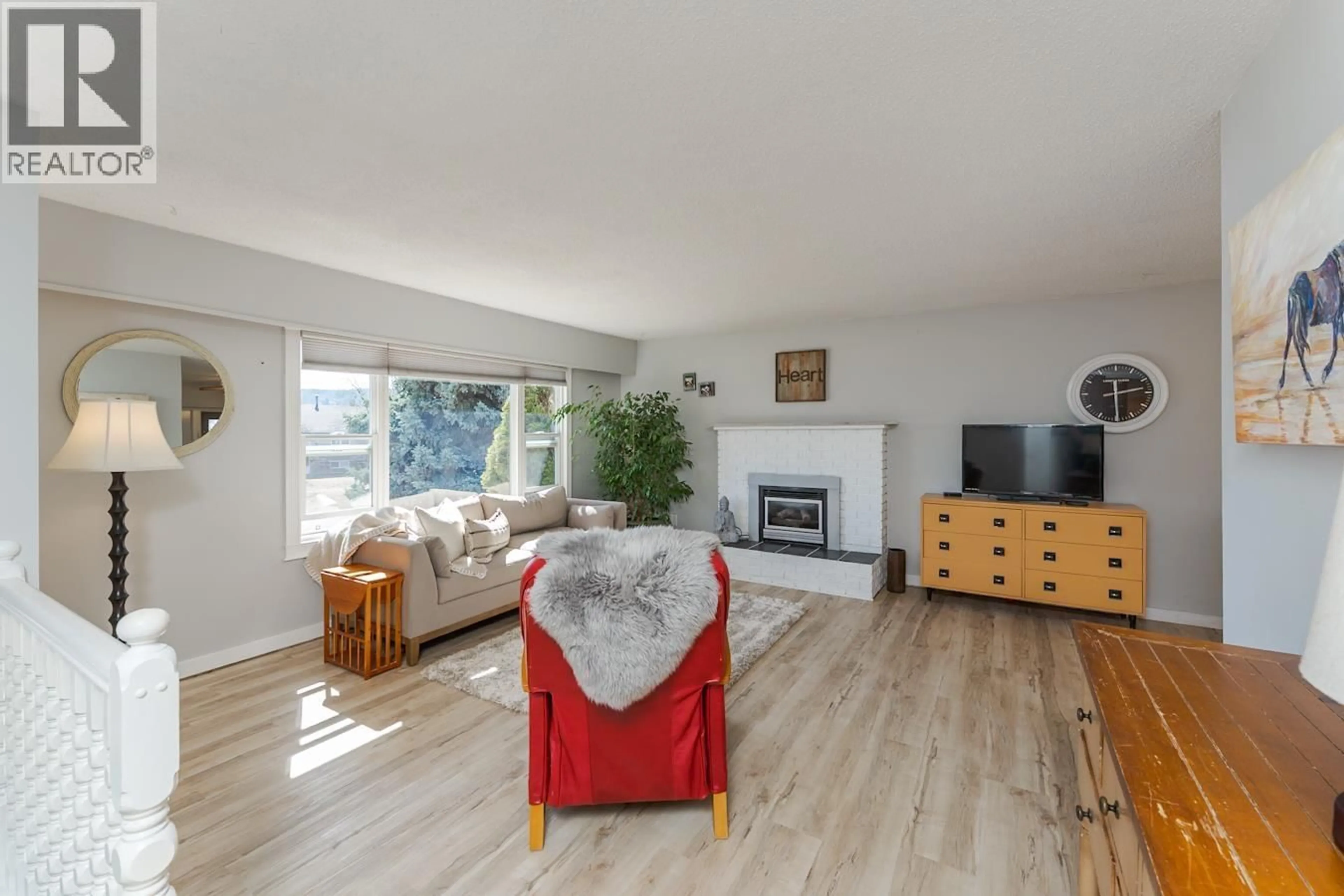 Living room with furniture, wood/laminate floor for 4234 TRAPPER AVENUE, Prince George British Columbia V2M5N1